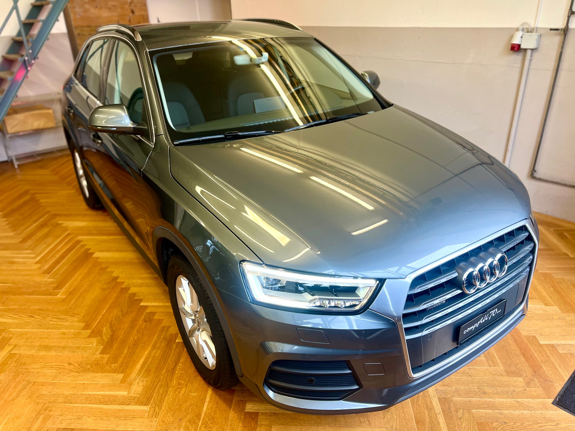 AUDI Q3 2.0 TDI quattro S-tronic-image-10