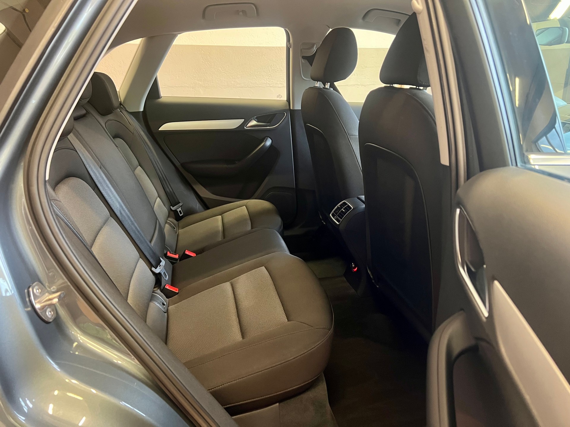 AUDI Q3 2.0 TDI quattro S-tronic-image-16