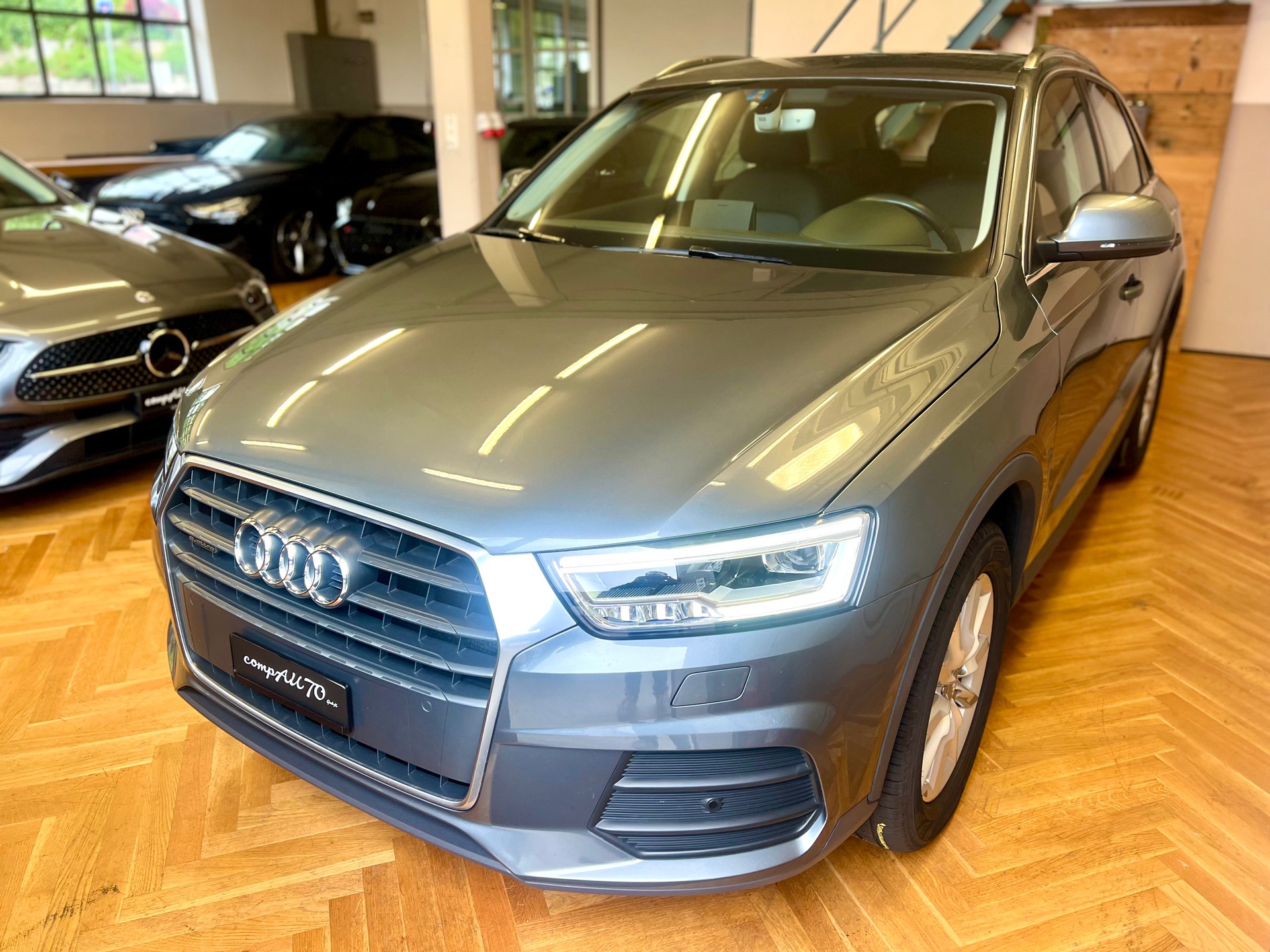 AUDI Q3 2.0 TDI quattro S-tronic-image-7