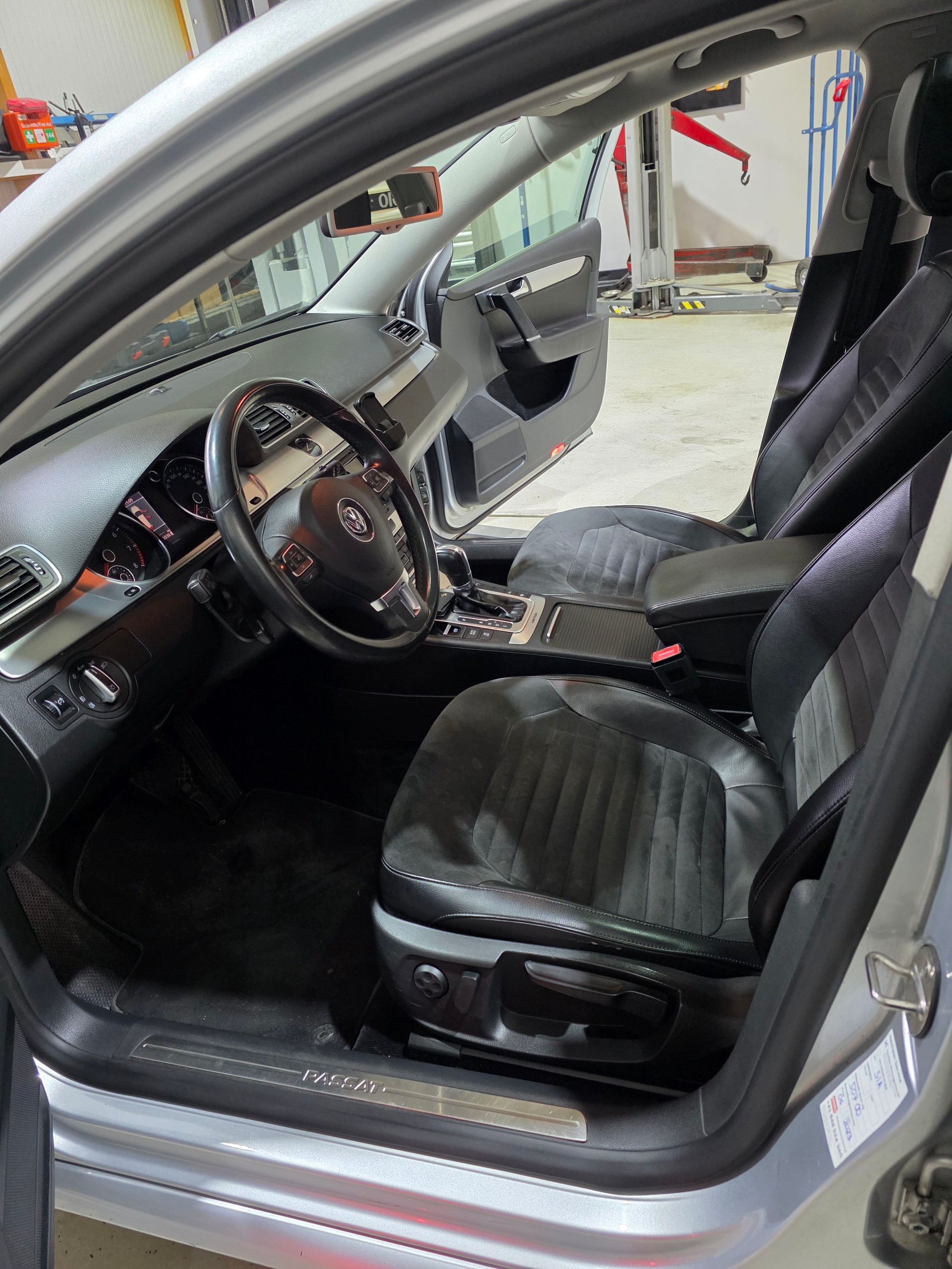 VW Passat Variant 3.6 FSI Highline 4Motion DSG-image-14