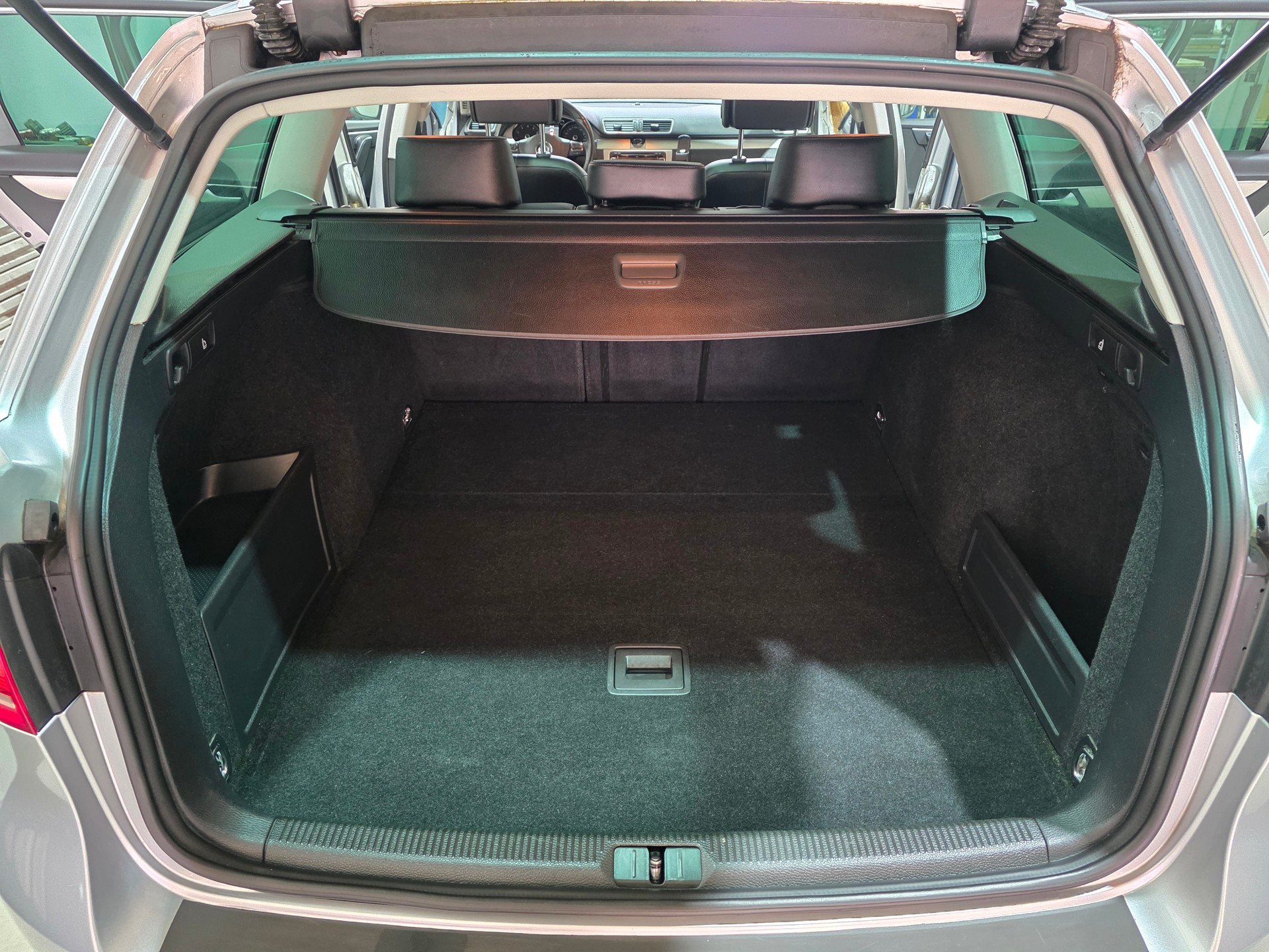 VW Passat Variant 3.6 FSI Highline 4Motion DSG-image-12