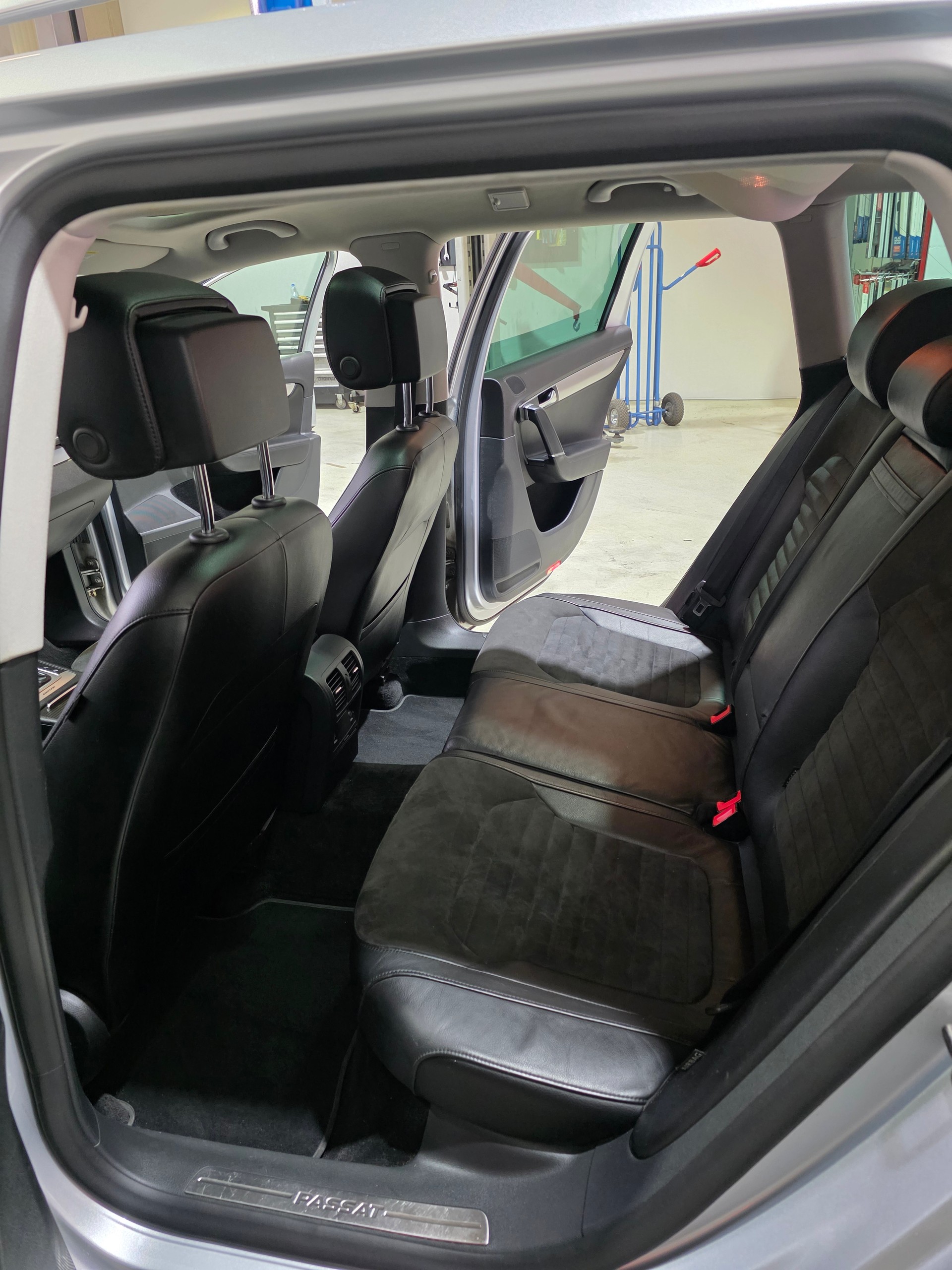 VW Passat Variant 3.6 FSI Highline 4Motion DSG-image-13