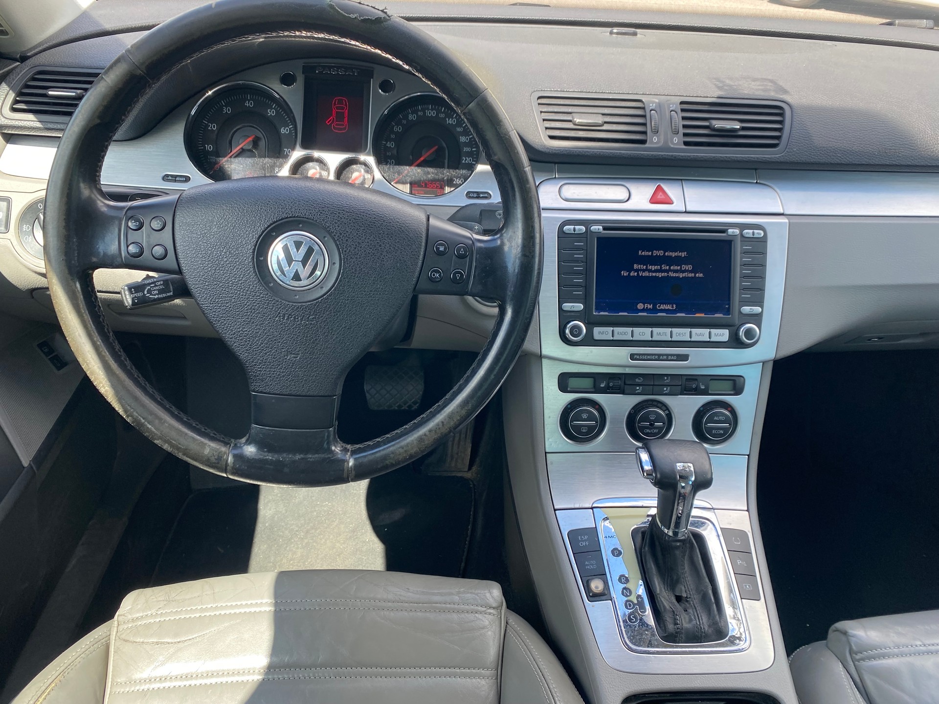 VW Passat 3.2 V6 FSI Sportline 4Motion-image-5