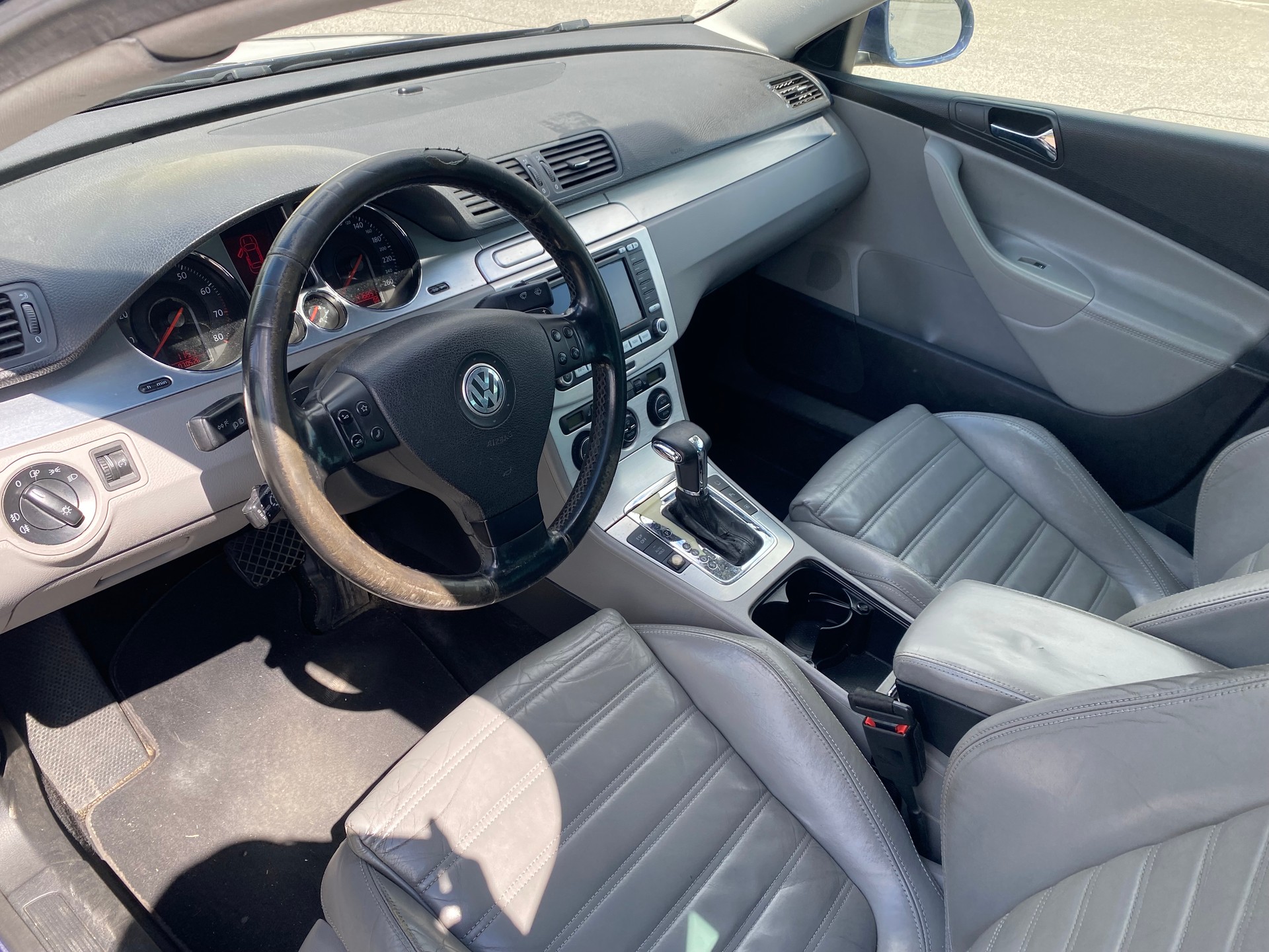 VW Passat 3.2 V6 FSI Sportline 4Motion-image-4