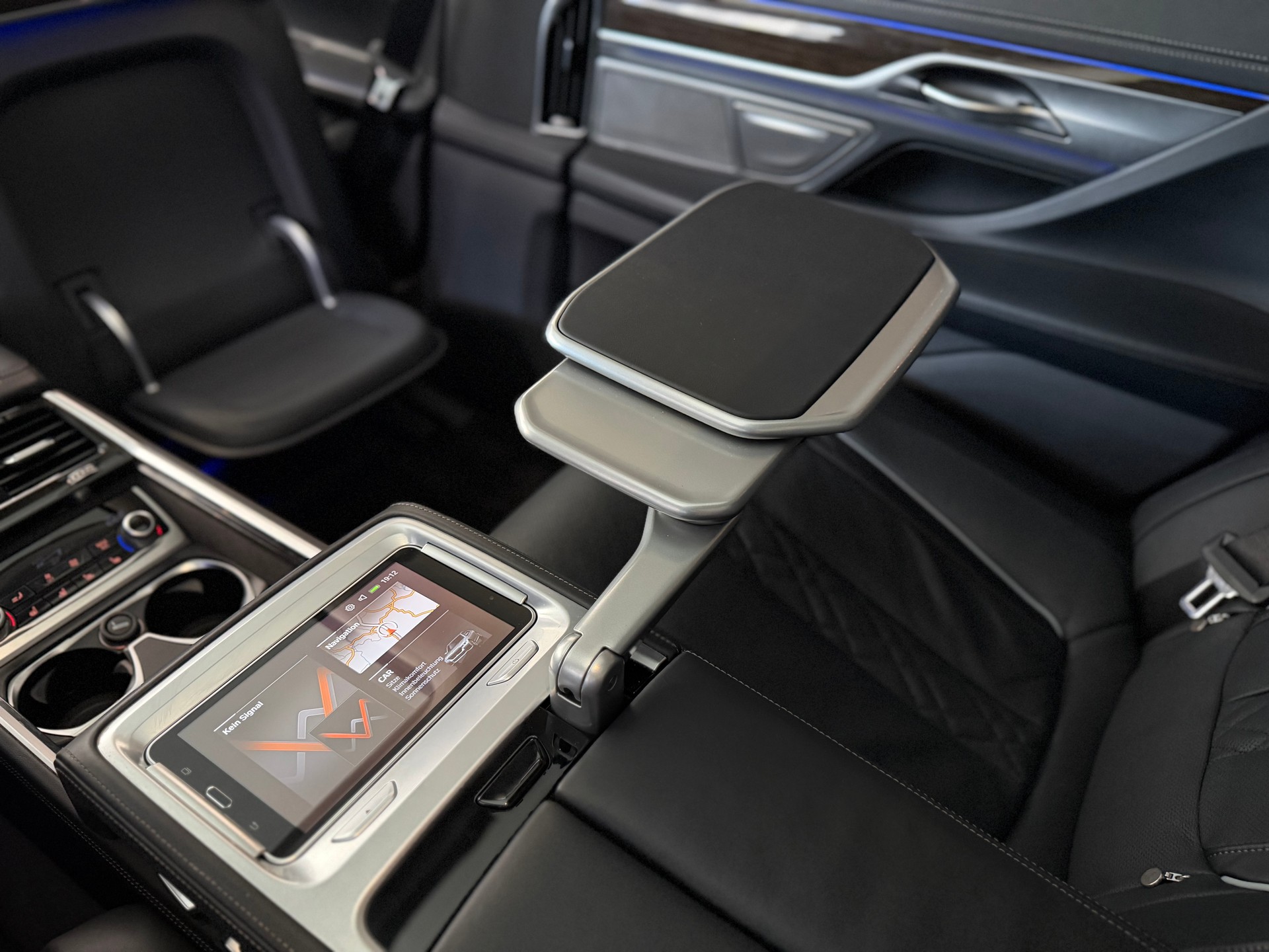 BMW 750Li xDrive Steptronic **Vollausstattung**-image-25