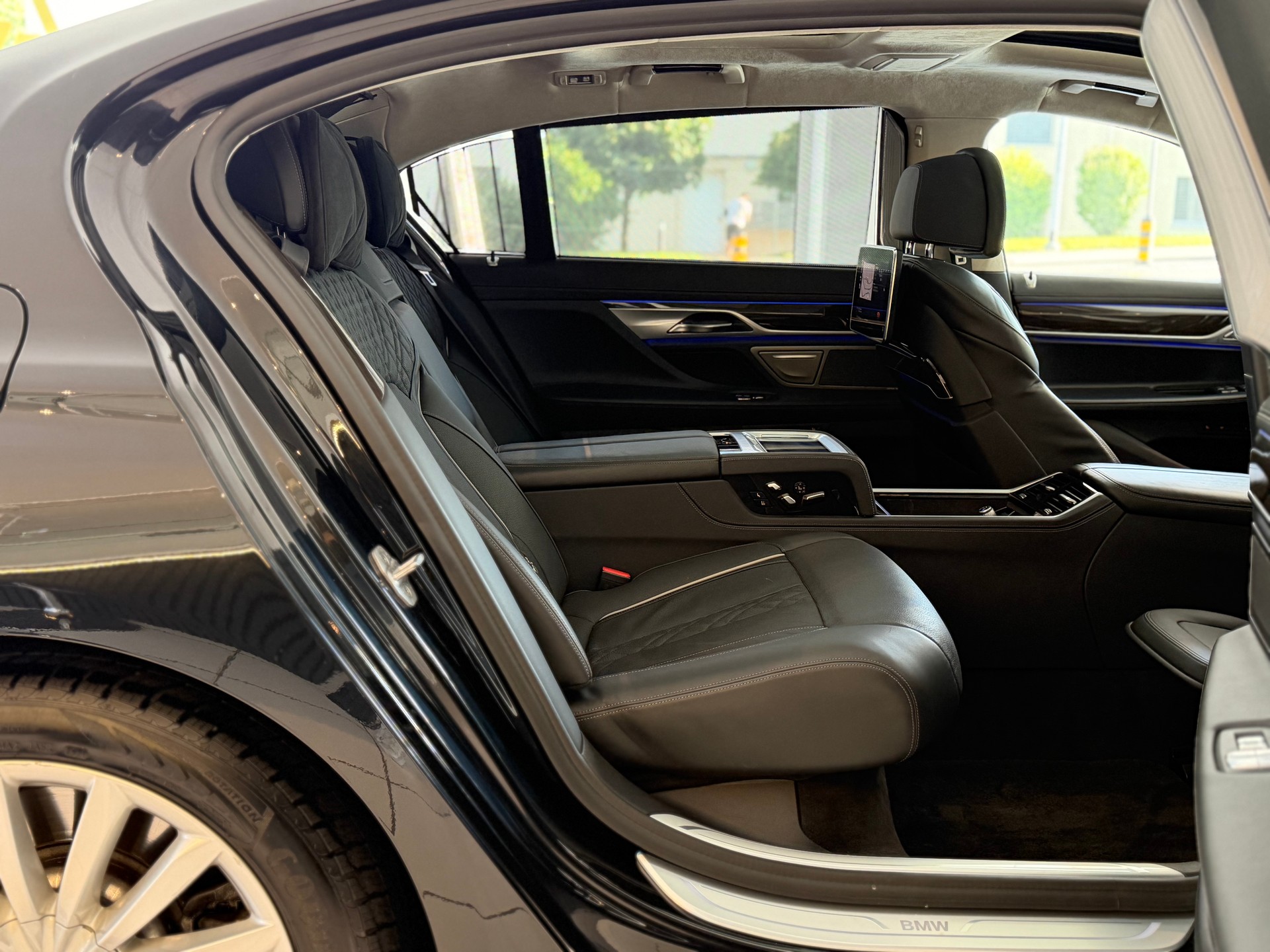 BMW 750Li xDrive Steptronic **Vollausstattung**-image-20