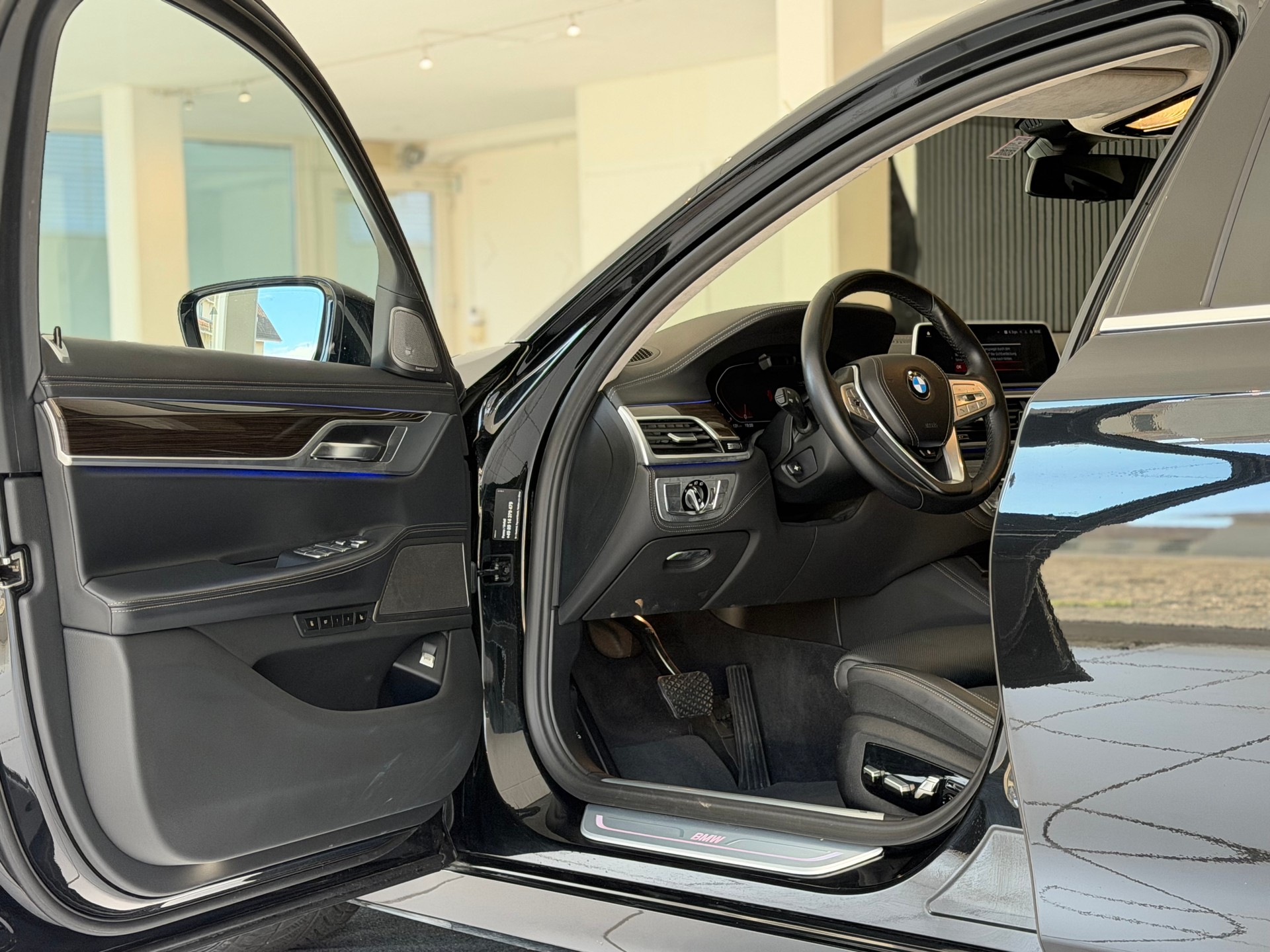 BMW 750Li xDrive Steptronic **Vollausstattung**-image-10