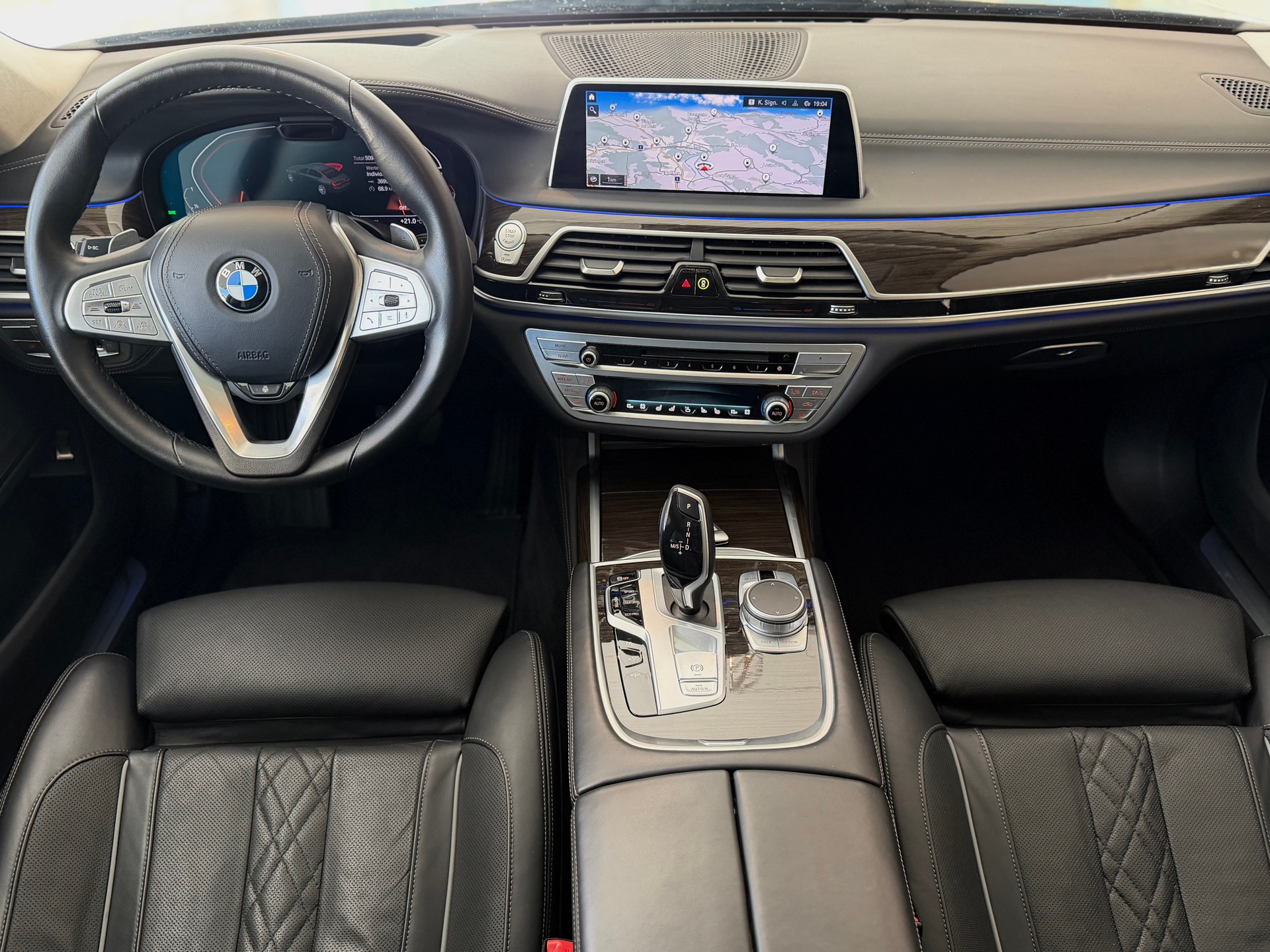 BMW 750Li xDrive Steptronic **Vollausstattung**-image-13