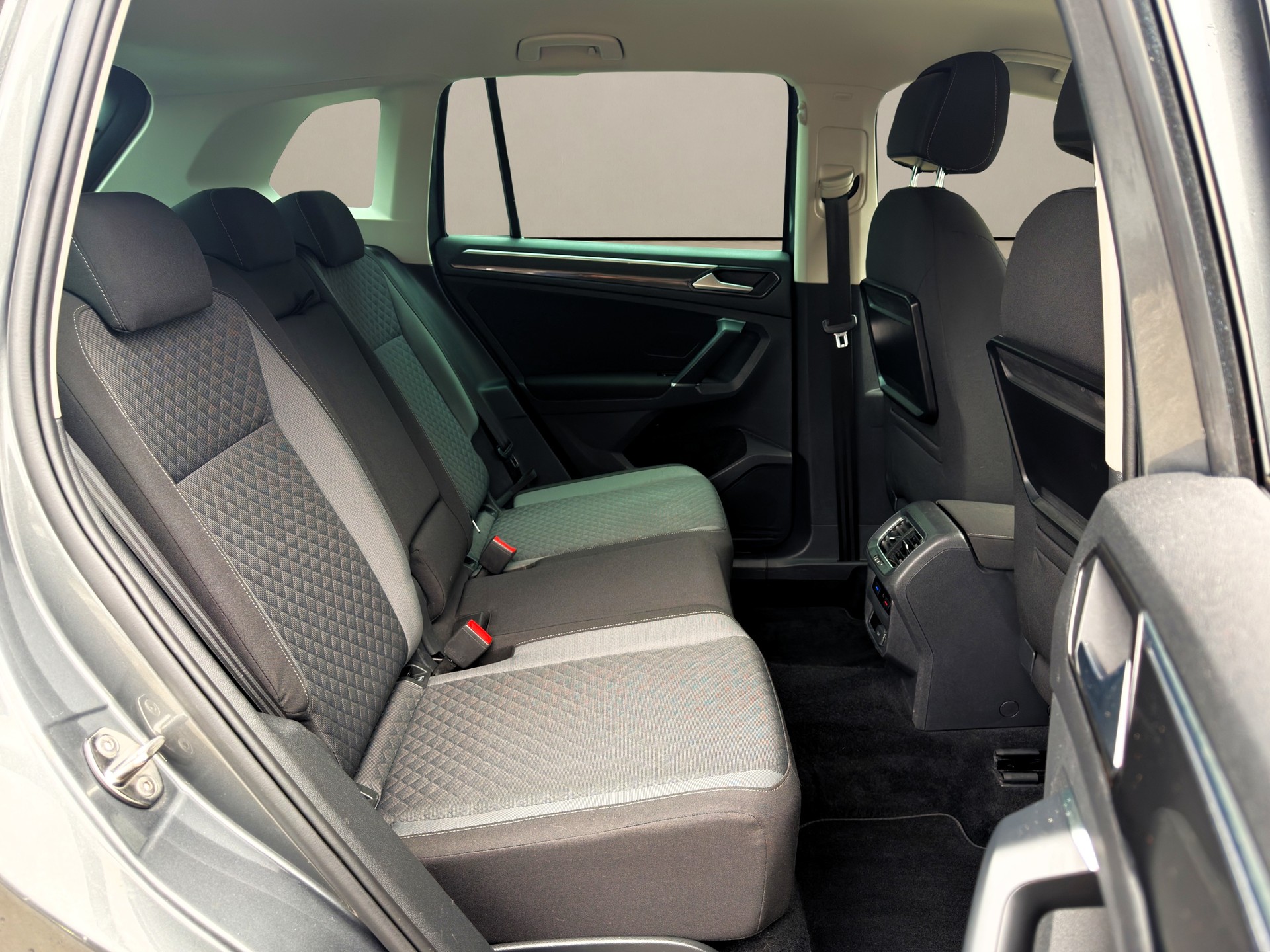 VW Tiguan 2.0 TDI SCR Comfortline 4Motion DSG-image-13