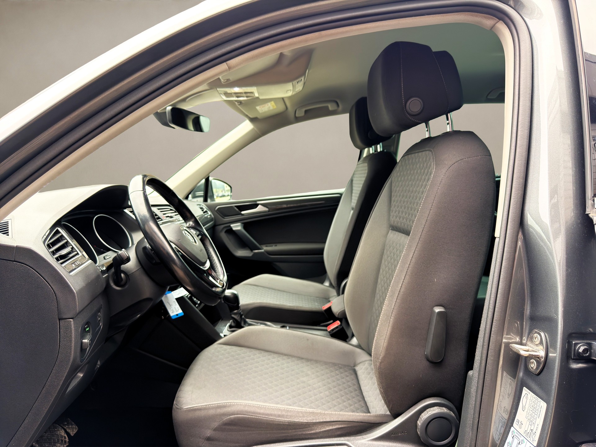 VW Tiguan 2.0 TDI SCR Comfortline 4Motion DSG-image-8
