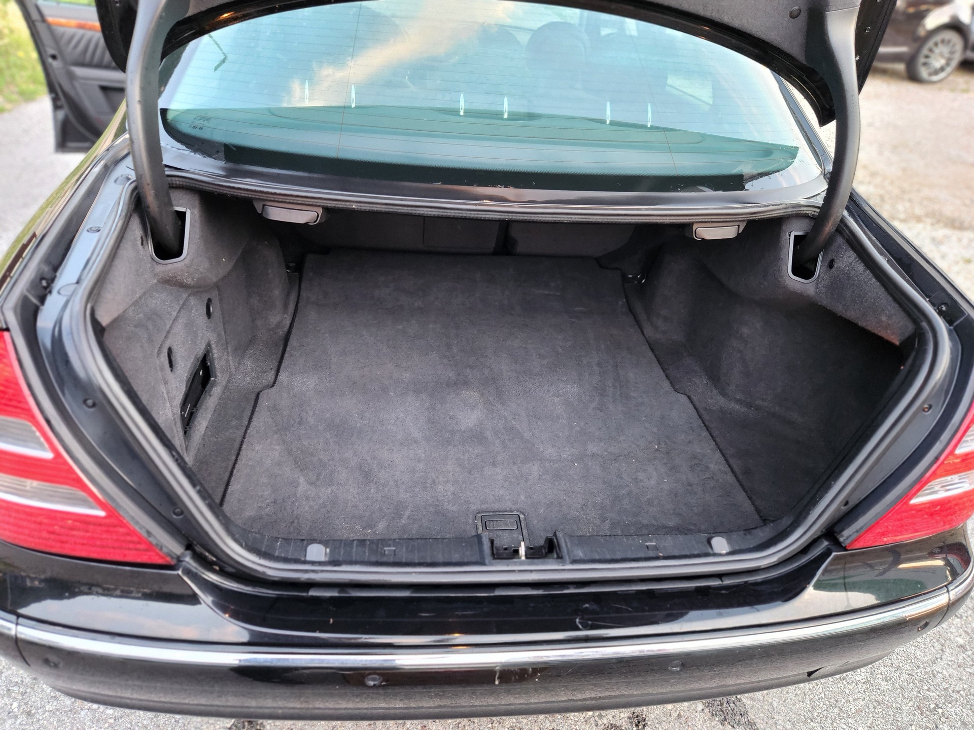 MERCEDES-BENZ E 240-image-13