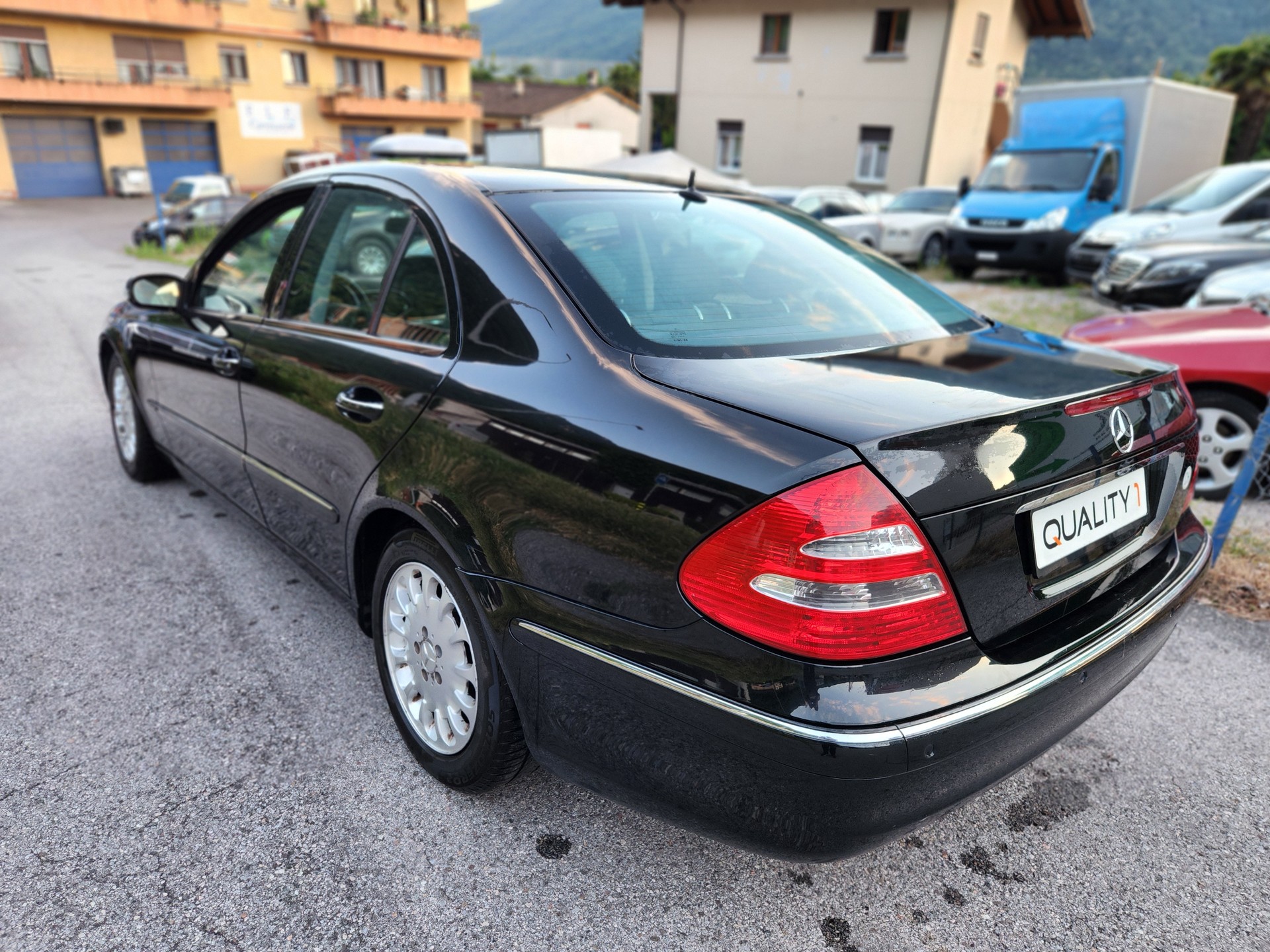 MERCEDES-BENZ E 240-image-5