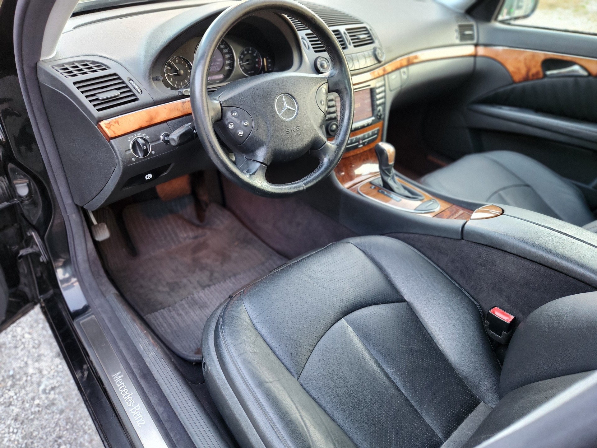 MERCEDES-BENZ E 240-image-9