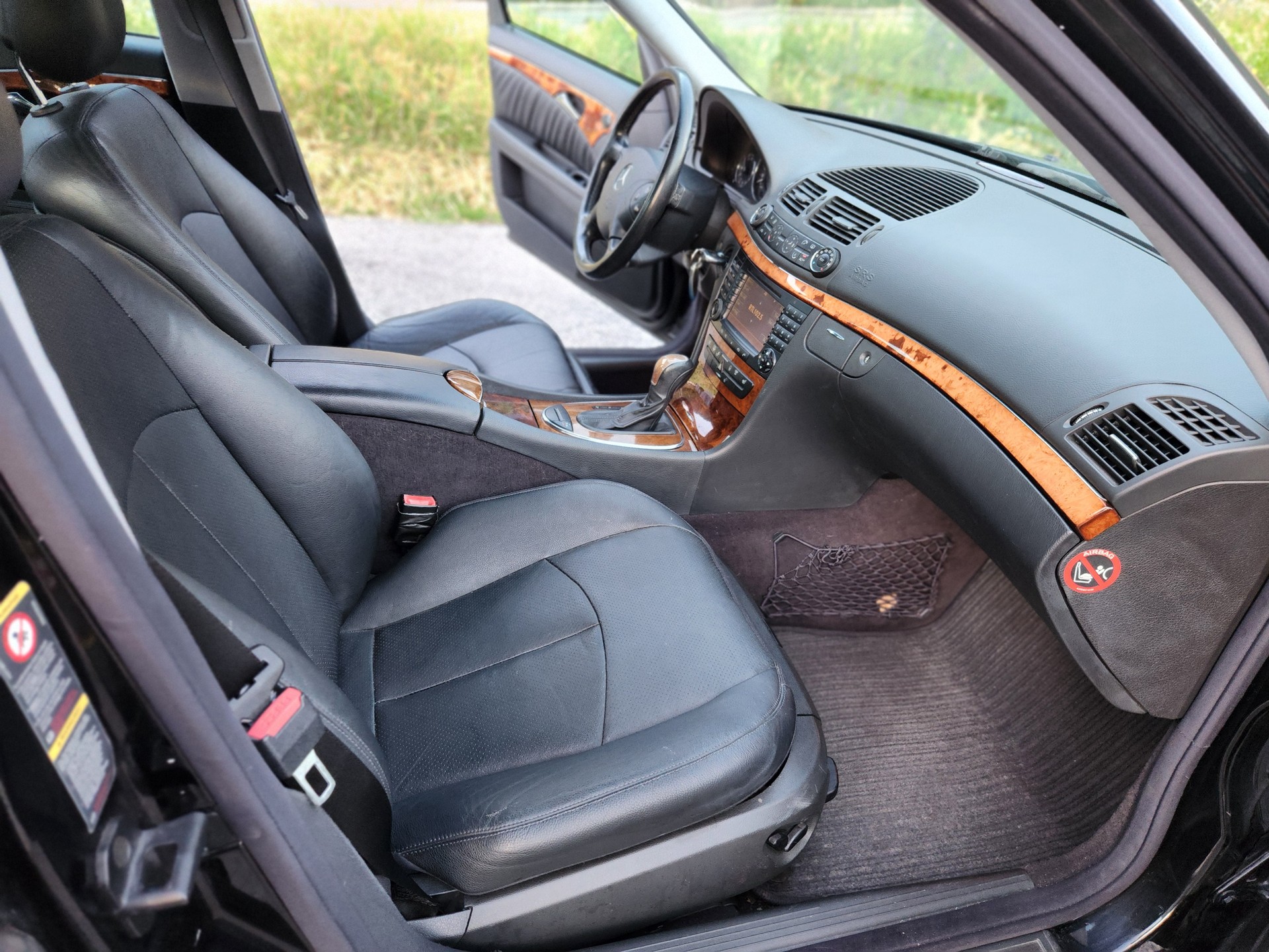 MERCEDES-BENZ E 240-image-10