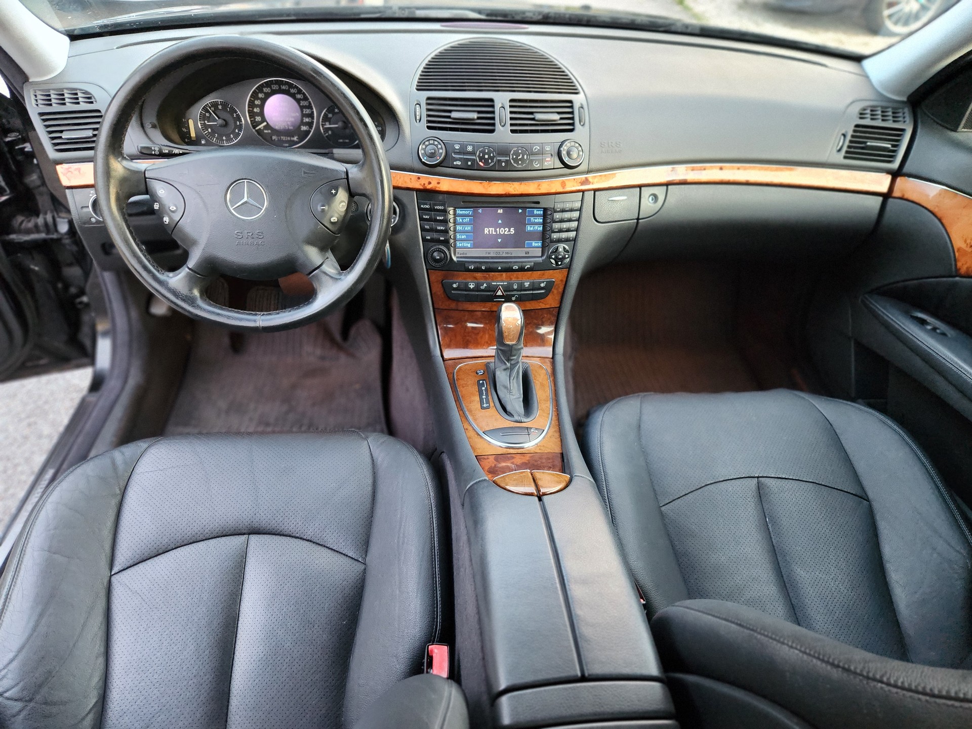 MERCEDES-BENZ E 240-image-8