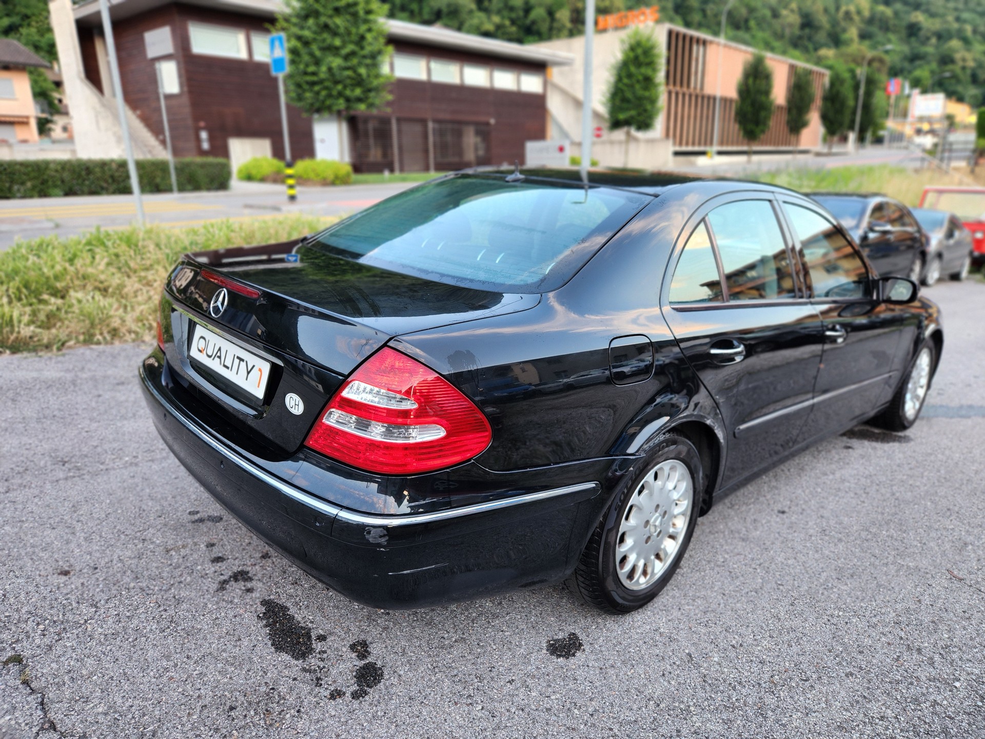 MERCEDES-BENZ E 240-image-7