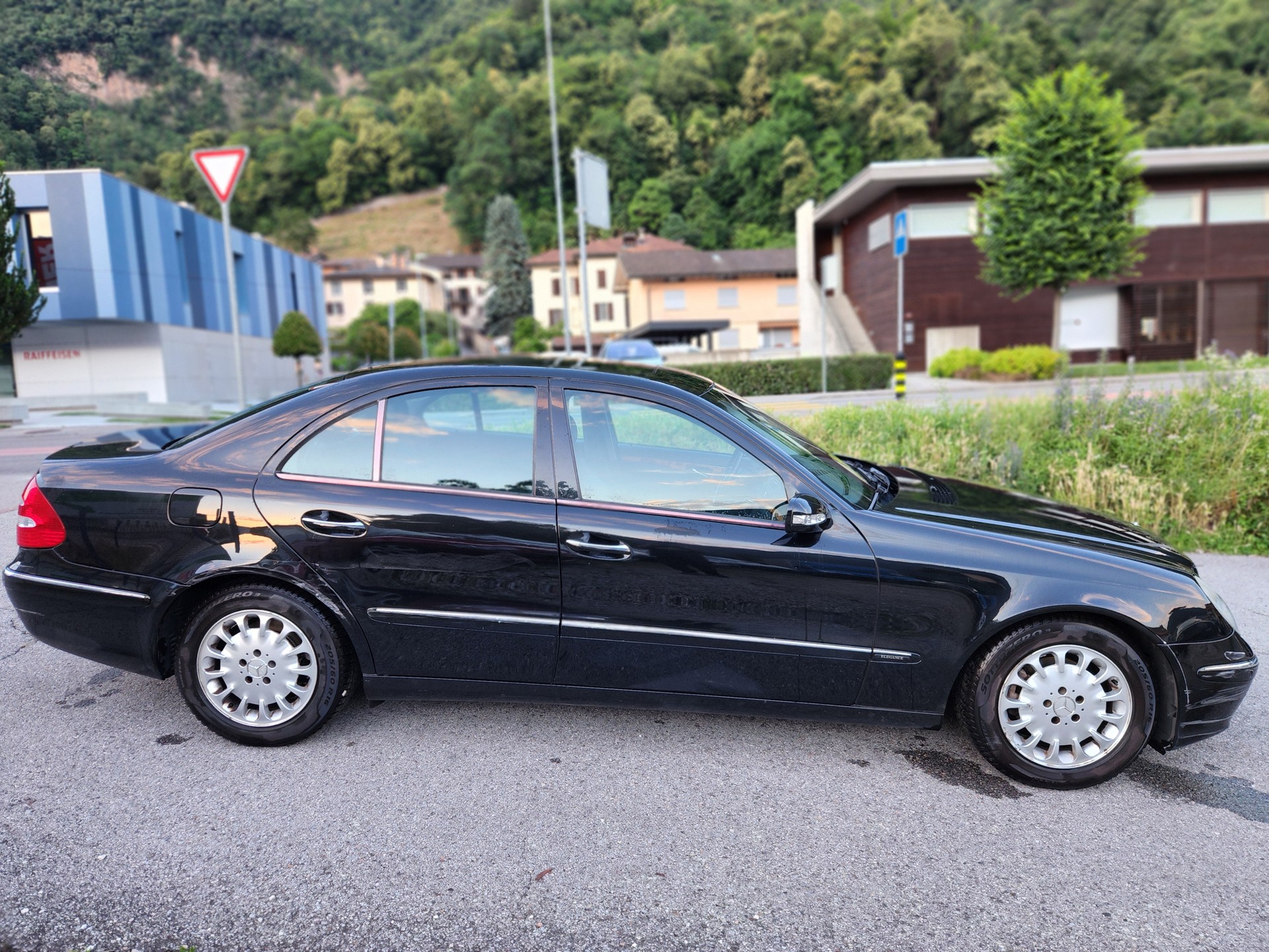 MERCEDES-BENZ E 240-image-3