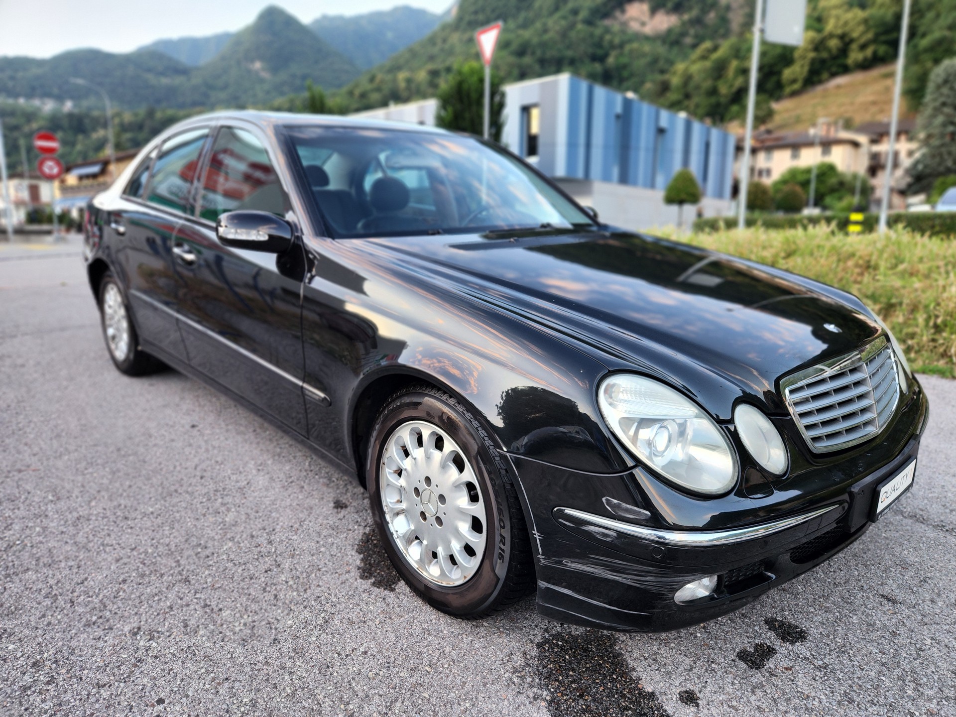 MERCEDES-BENZ E 240-image-1