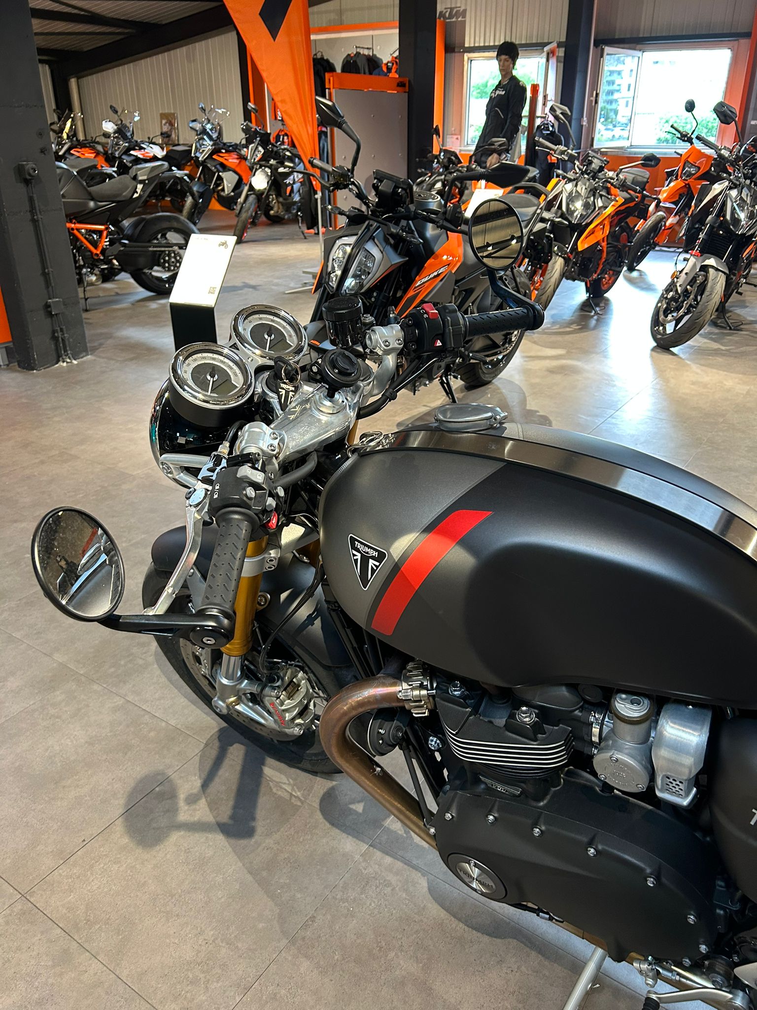 TRIUMPH Thruxton 1200 i RS ABS-image-3