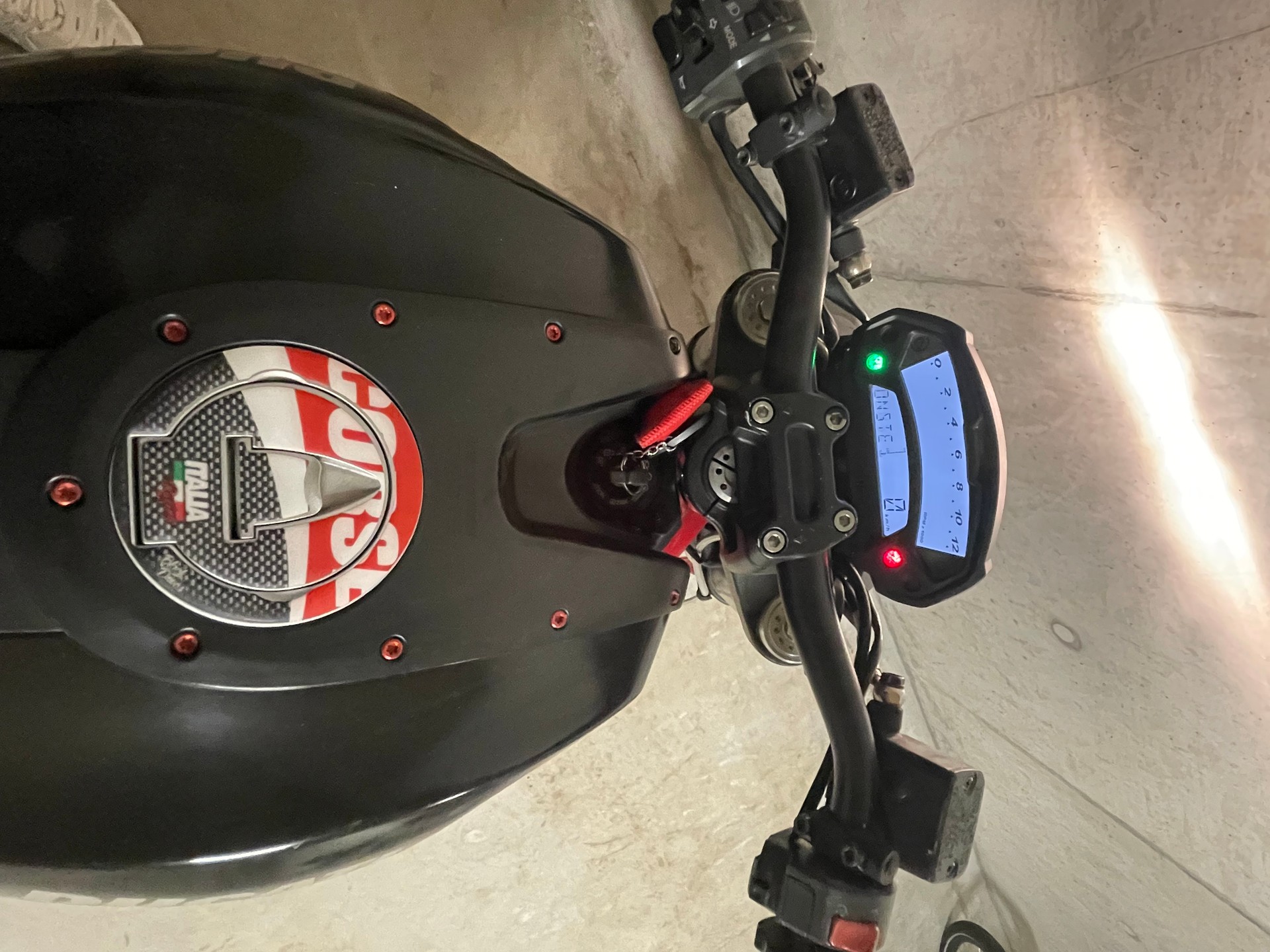DUCATI MONSTER 796-image-4