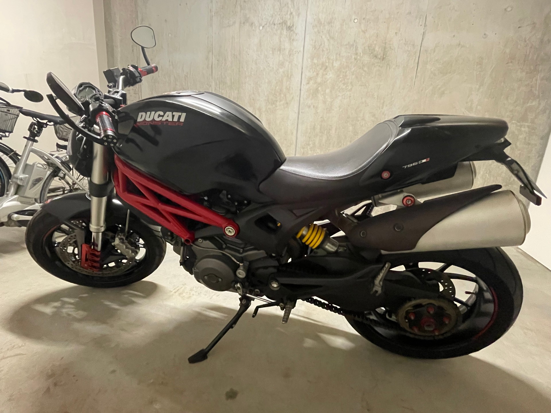 DUCATI MONSTER 796-image-1