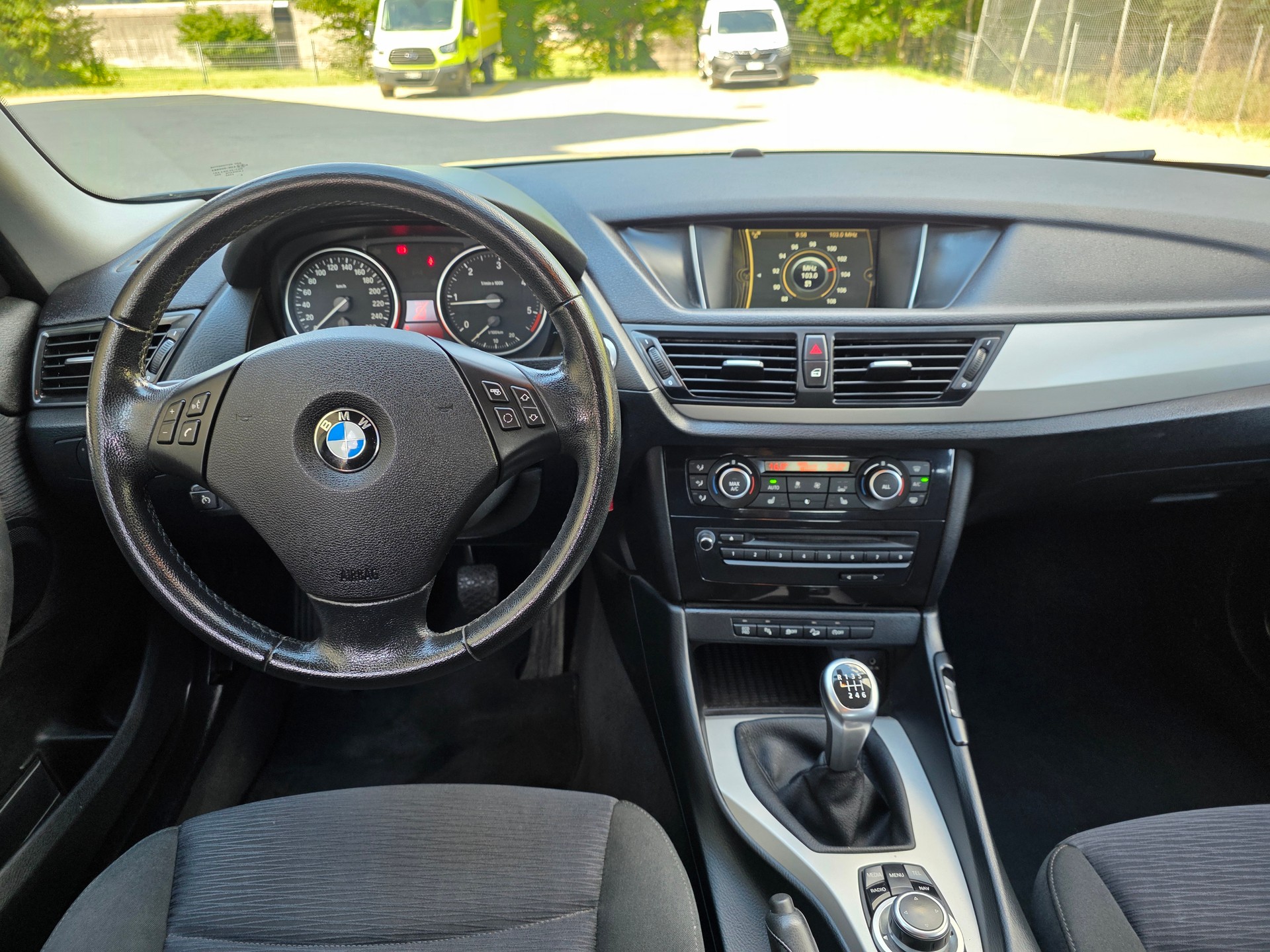 BMW X1 xDrive 18d-image-21