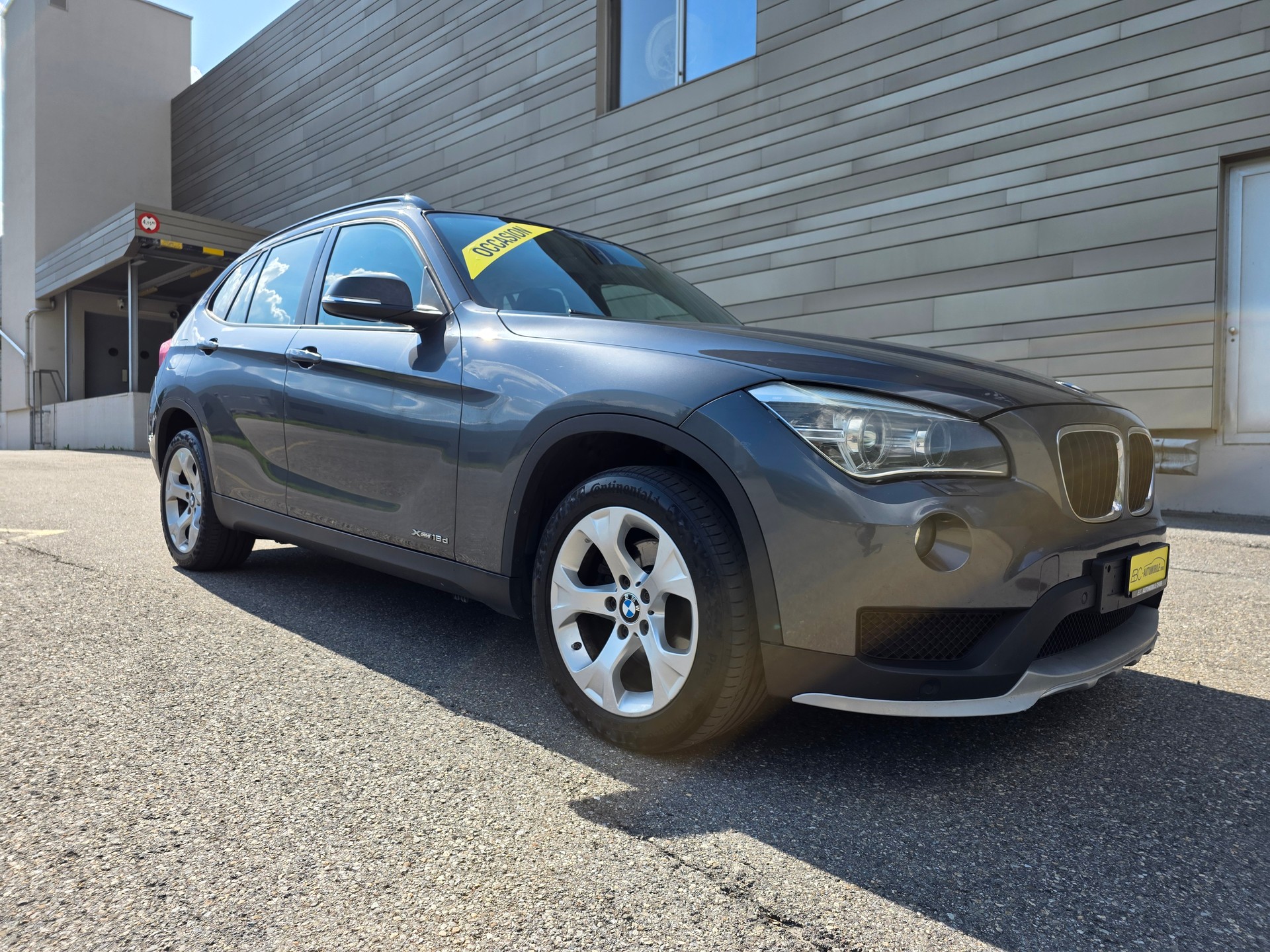 BMW X1 xDrive 18d-showroom-element-2