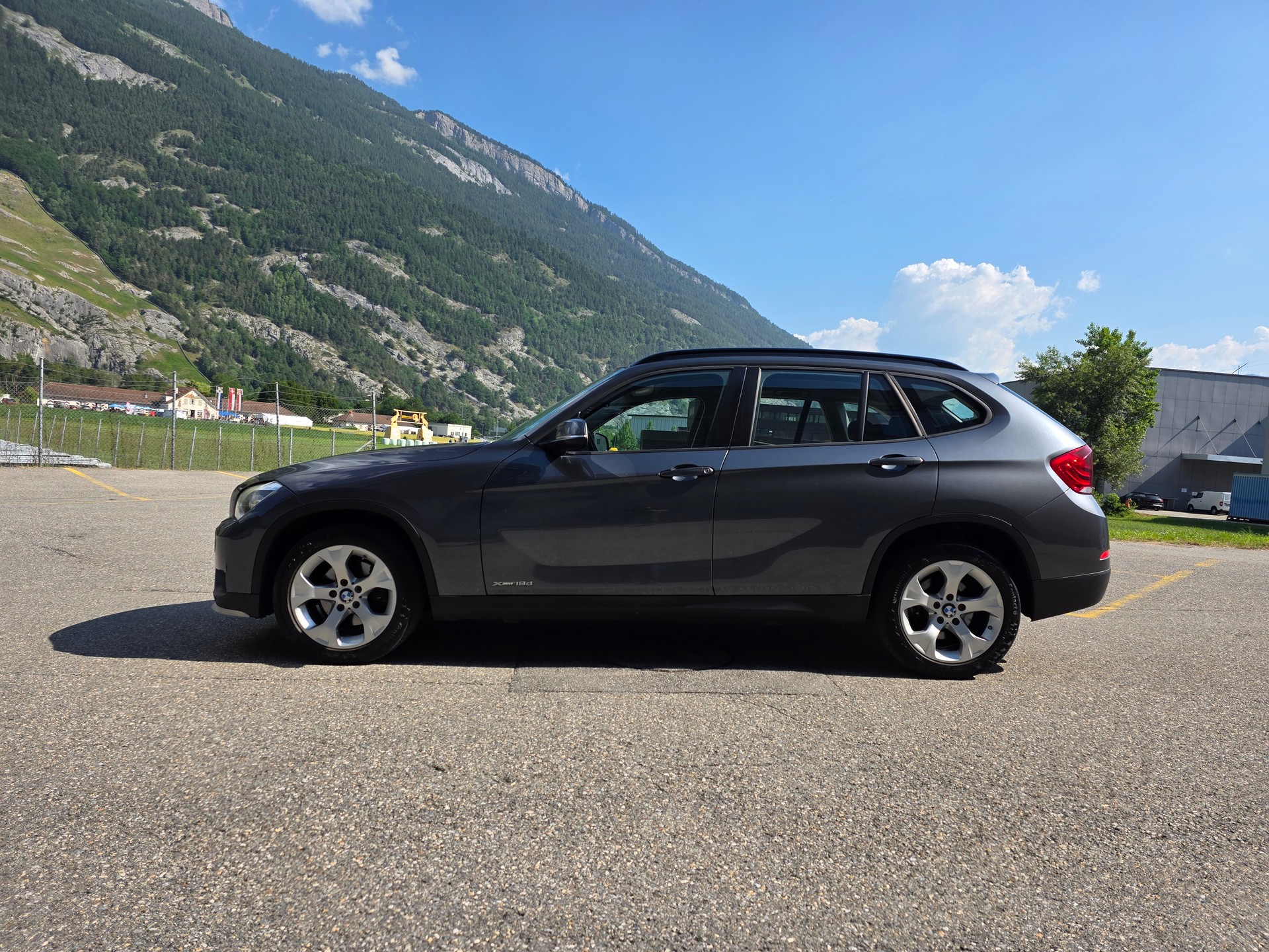 BMW X1 xDrive 18d-image-14