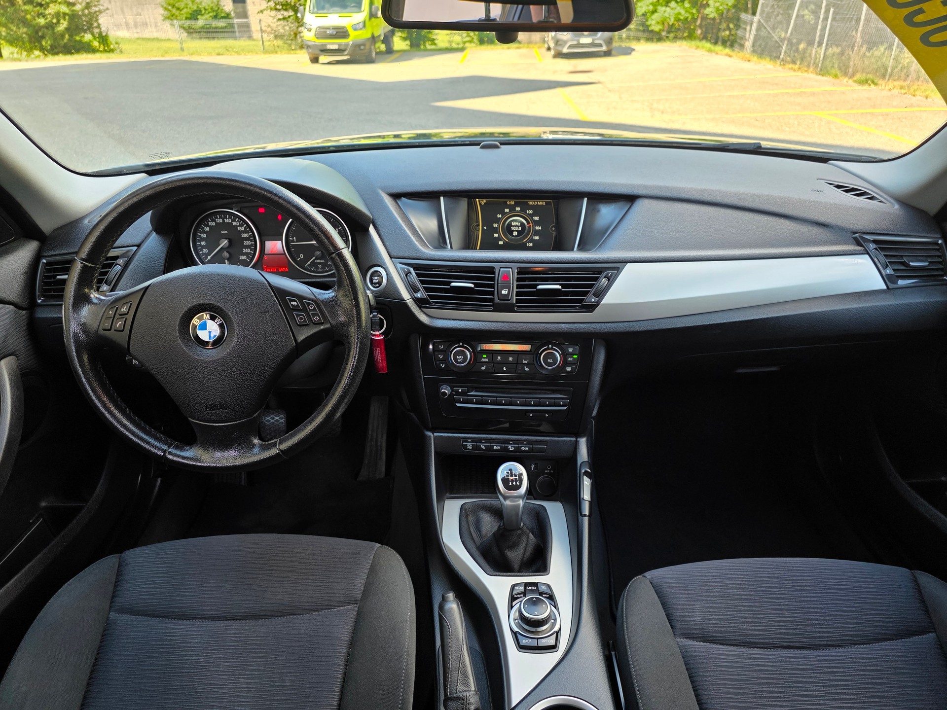 BMW X1 xDrive 18d-image-19