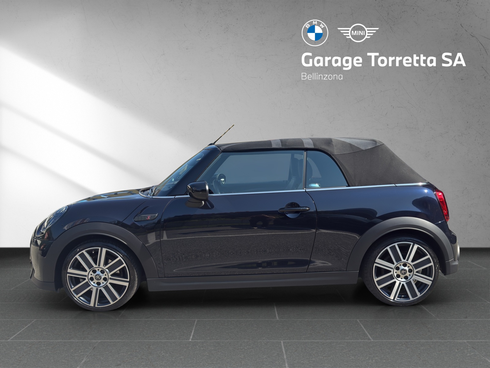 MINI Cooper S Cabriolet DKG-showroom-element-1