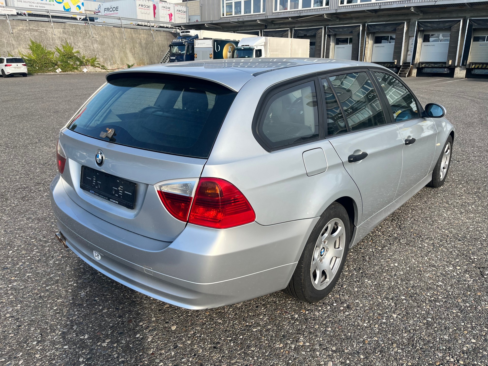 BMW 320d Touring-image-2
