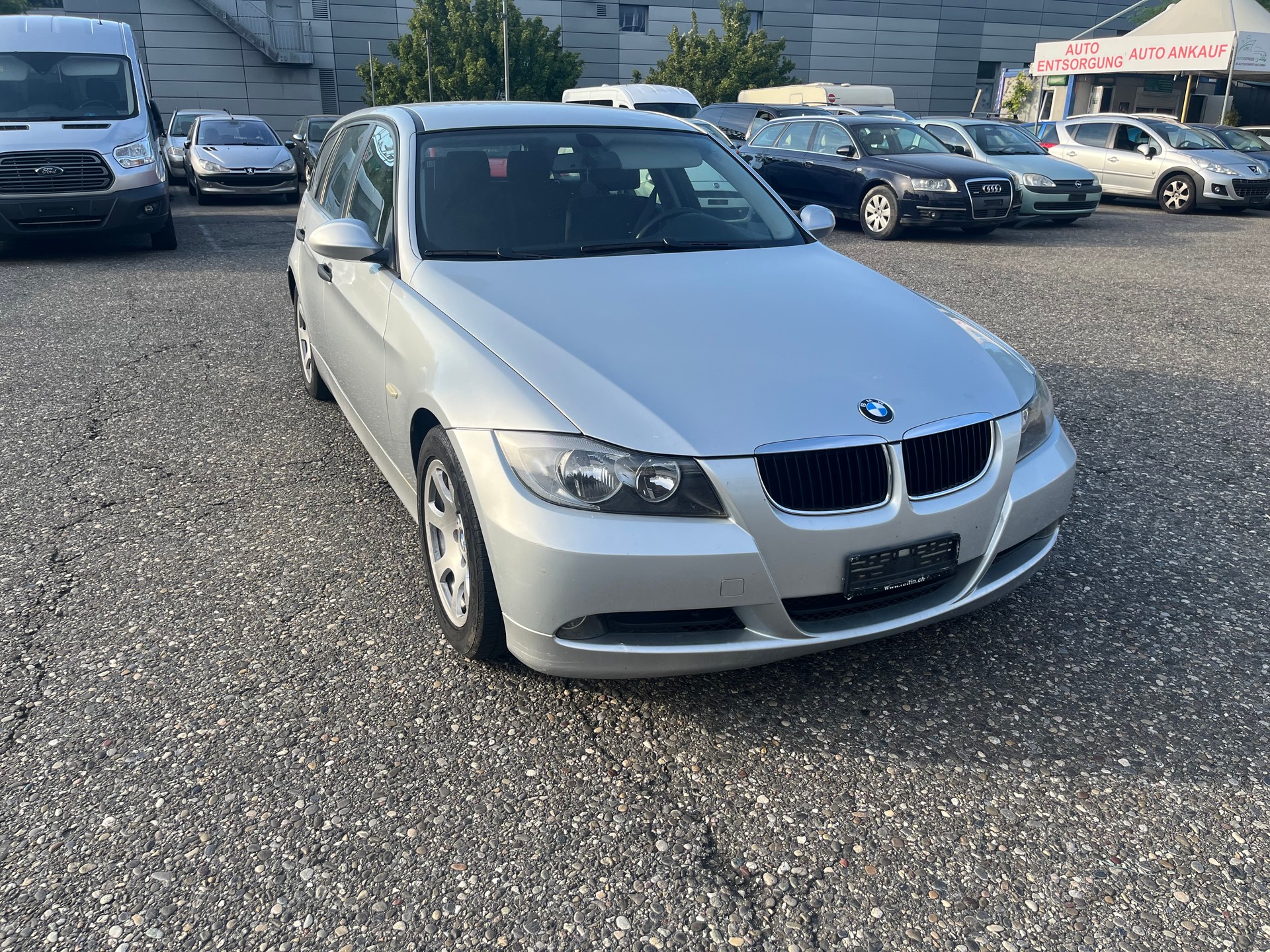 BMW 320d Touring-image-1