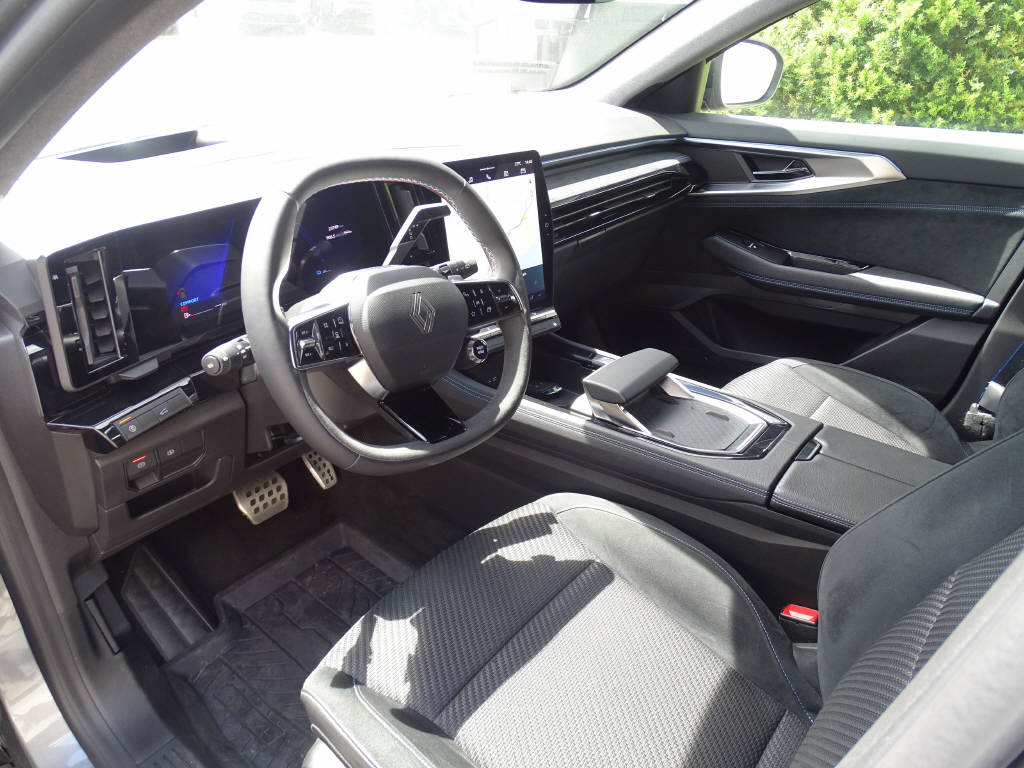 RENAULT Austral 1.2 E-Tech iconic esprit Alpine-showroom-element-3