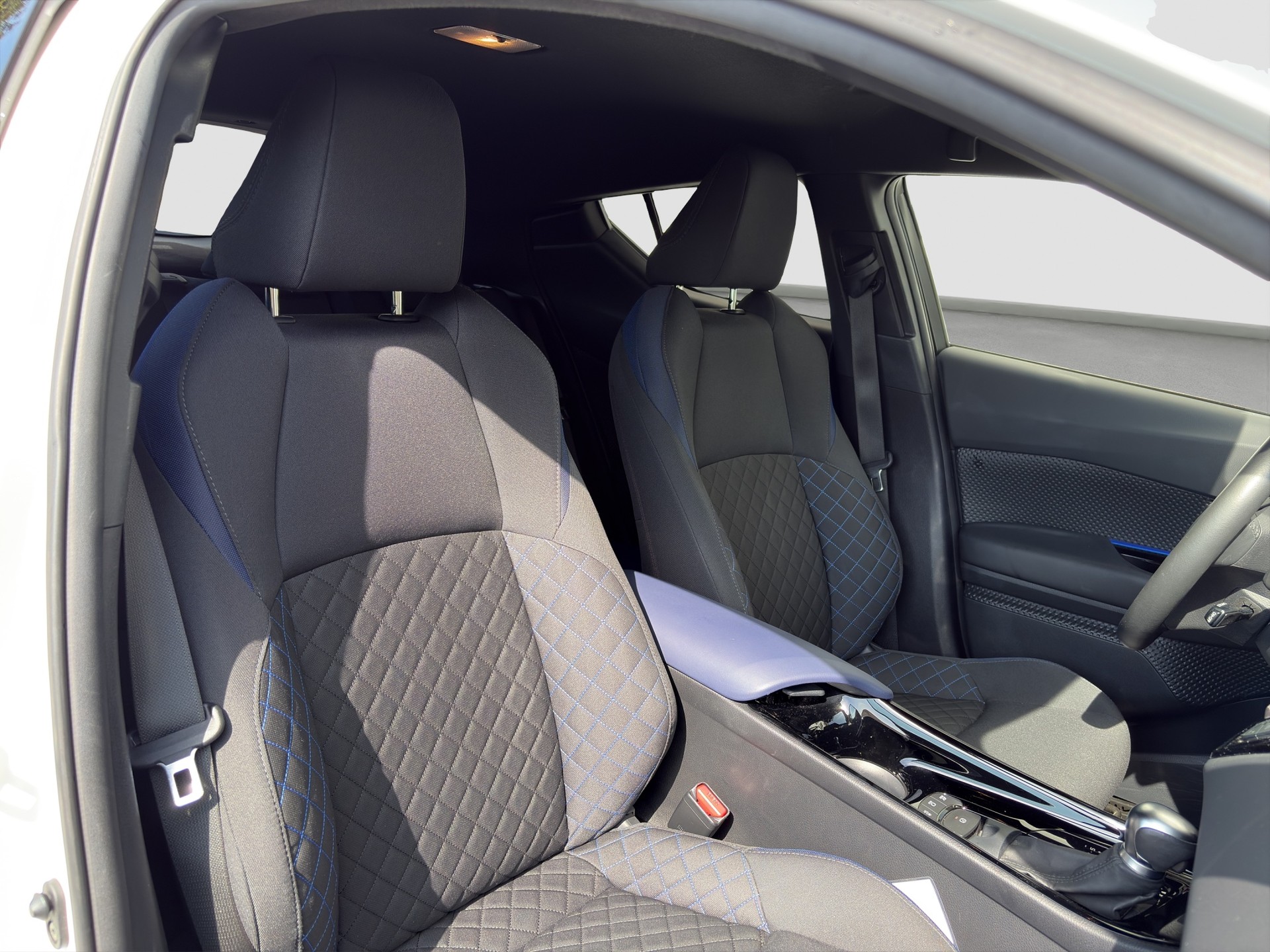 TOYOTA C-HR 2.0 HSD CVT Style-image-15