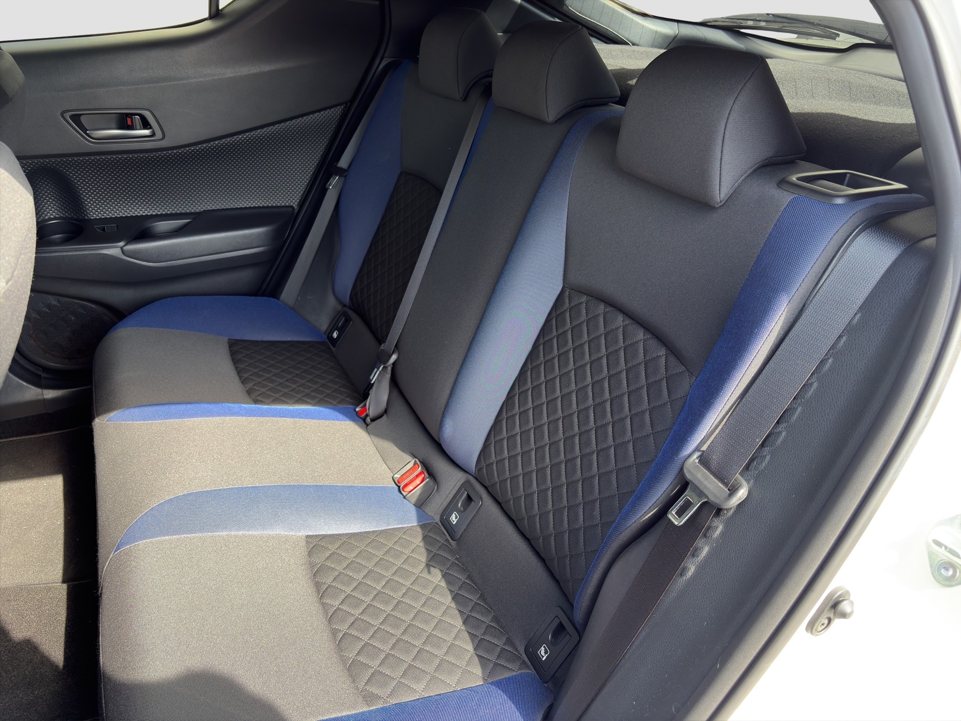 TOYOTA C-HR 2.0 HSD CVT Style-image-12