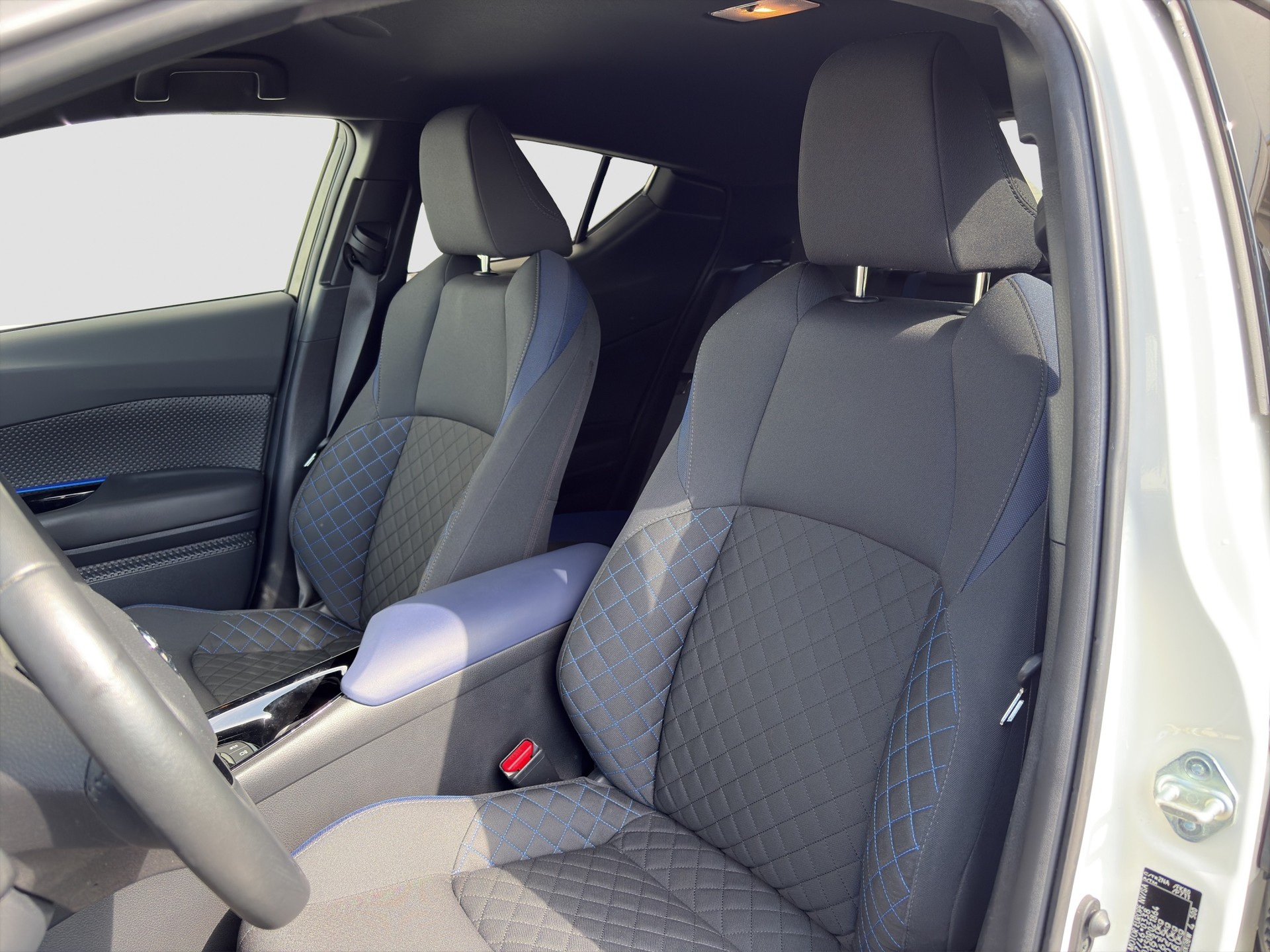 TOYOTA C-HR 2.0 HSD CVT Style-image-8