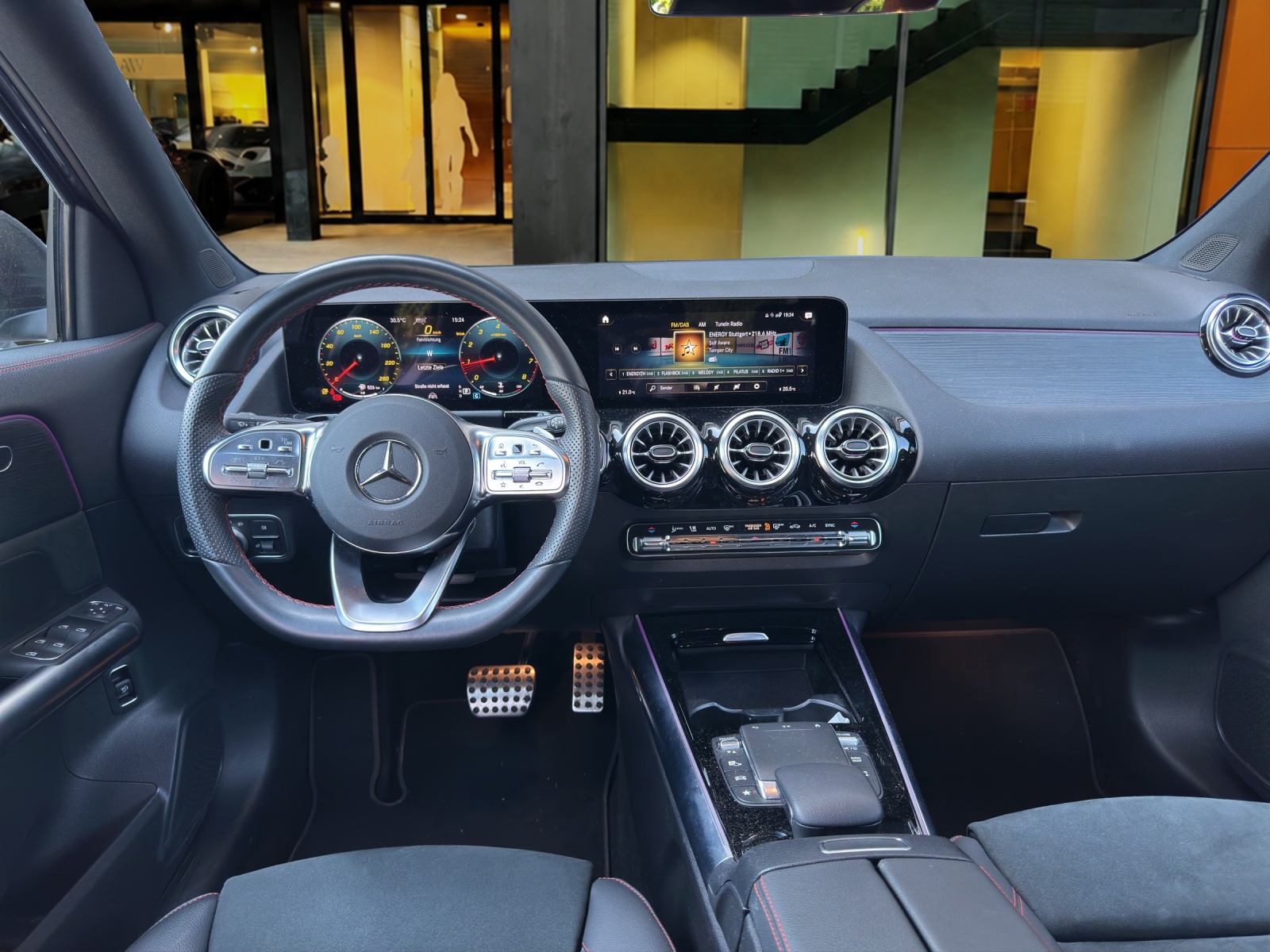 MERCEDES-BENZ GLA 200 AMG Line 4matic / CH Fahrzeug mit Gratis Service-image-7