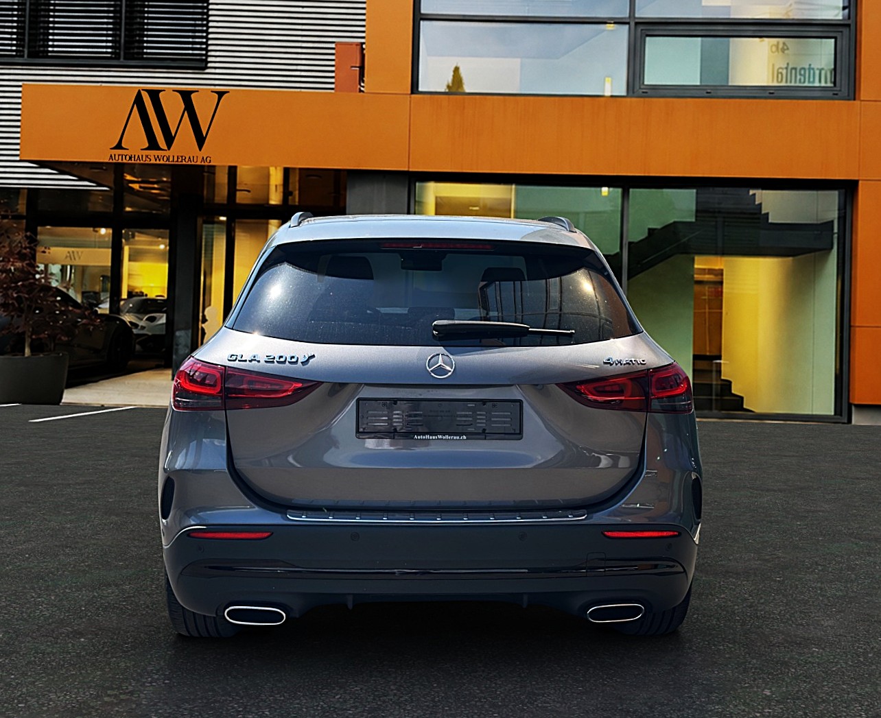 MERCEDES-BENZ GLA 200 AMG Line 4matic / CH Fahrzeug mit Gratis Service-showroom-element-2