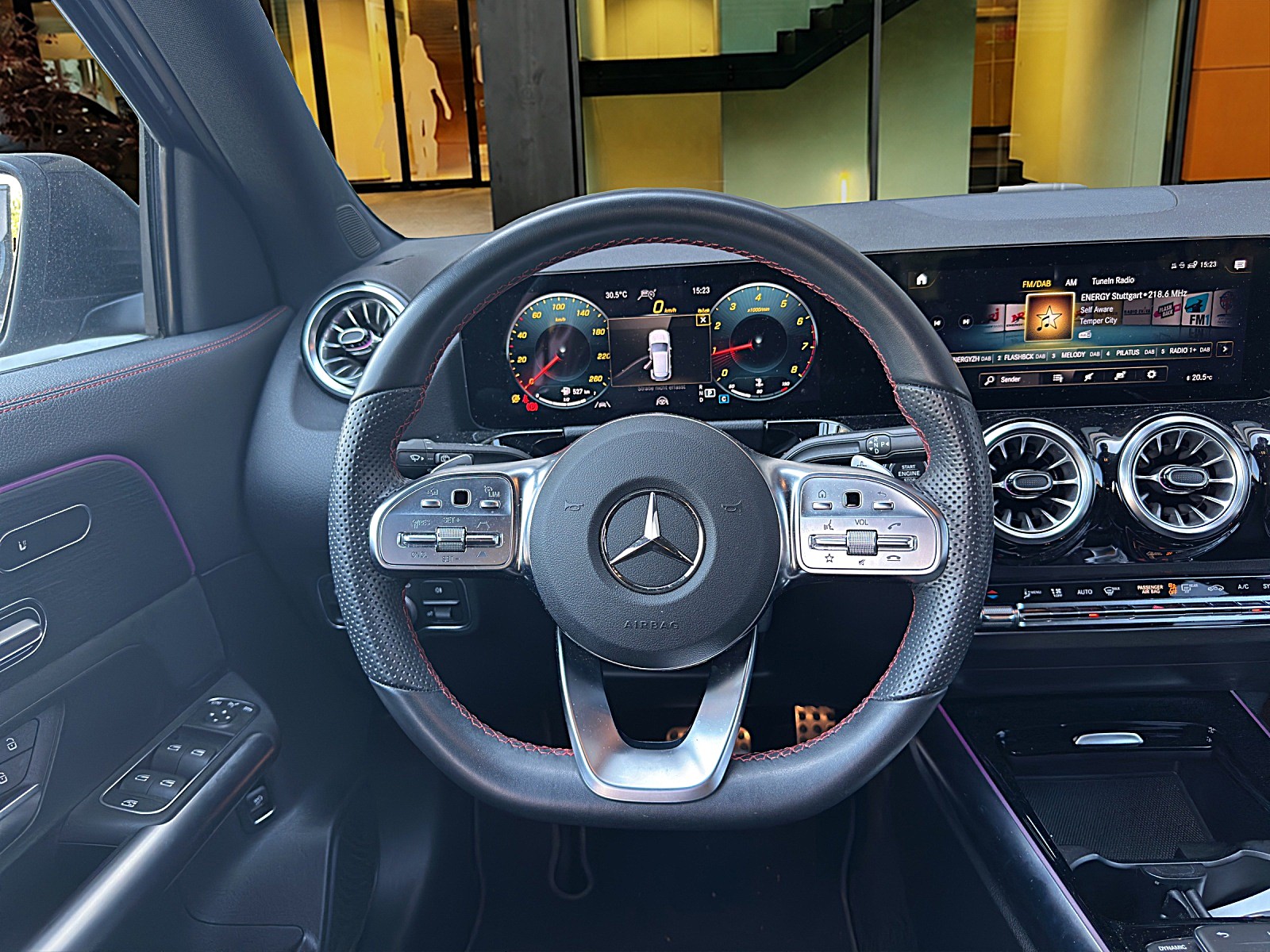 MERCEDES-BENZ GLA 200 AMG Line 4matic / CH Fahrzeug mit Gratis Service-image-8