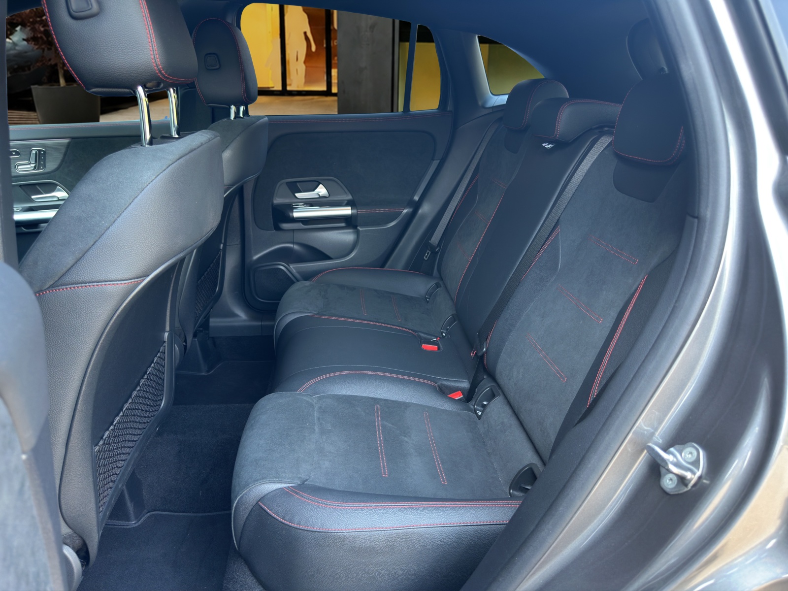 MERCEDES-BENZ GLA 200 AMG Line 4matic / CH Fahrzeug mit Gratis Service-image-12
