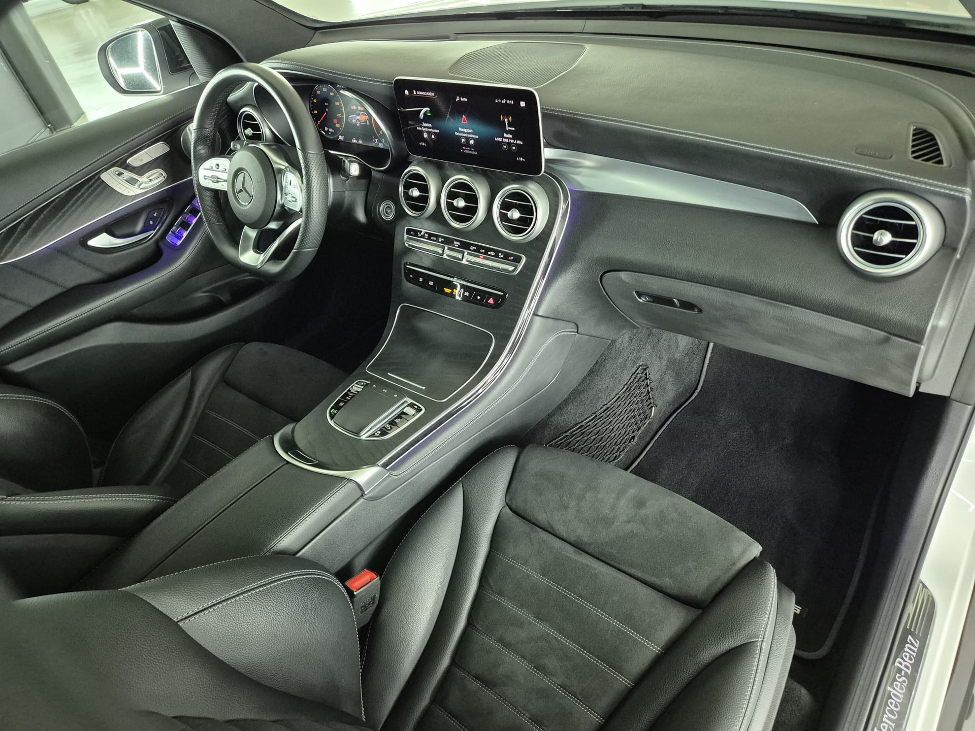 MERCEDES-BENZ GLC 300 d AMG Line 4Matic 9G-Tronic-image-27