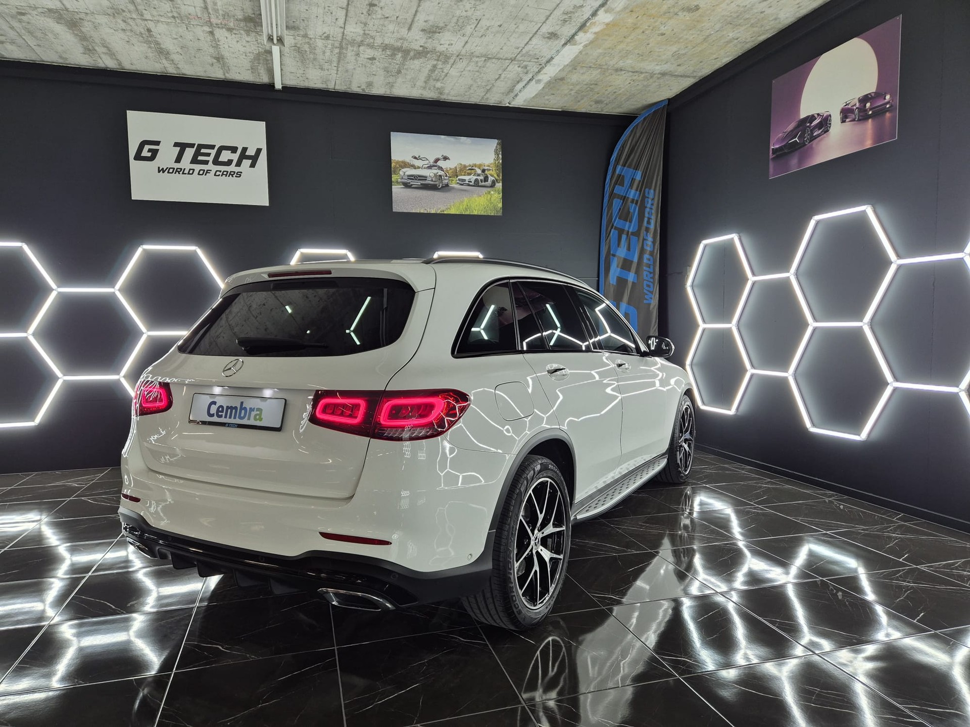 MERCEDES-BENZ GLC 300 d AMG Line 4Matic 9G-Tronic-image-13