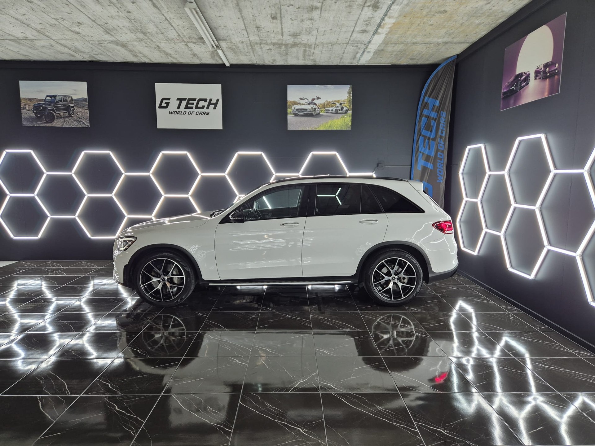 MERCEDES-BENZ GLC 300 d AMG Line 4Matic 9G-Tronic-showroom-element-1