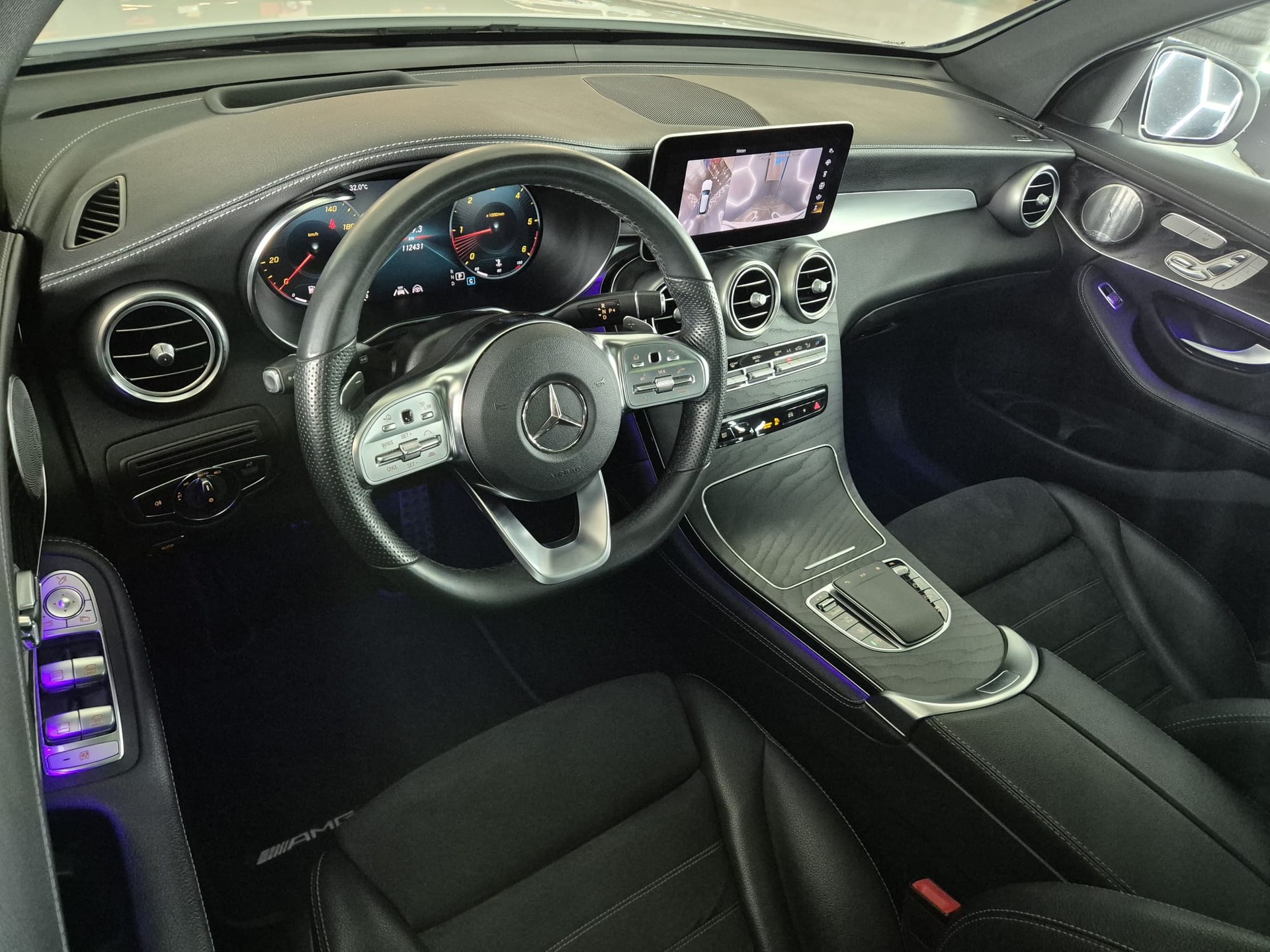 MERCEDES-BENZ GLC 300 d AMG Line 4Matic 9G-Tronic-image-35