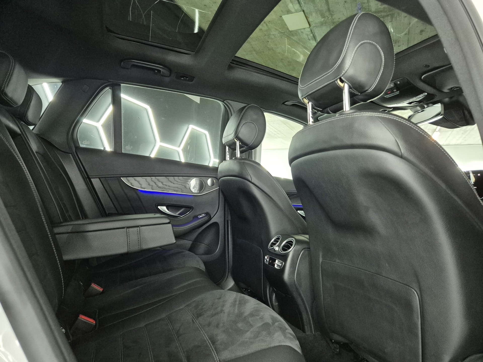 MERCEDES-BENZ GLC 300 d AMG Line 4Matic 9G-Tronic-image-22