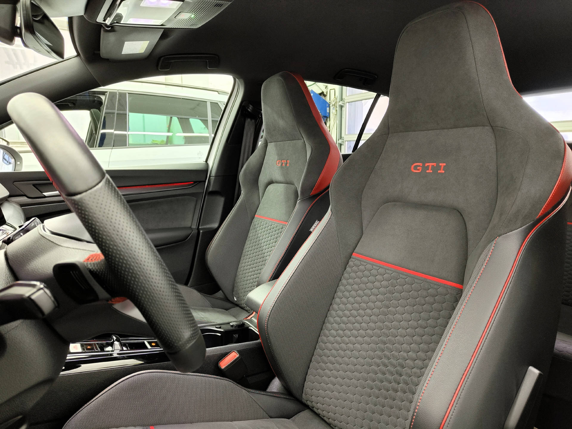 VW Golf VIII 2.0 TSI GTI Clubsport DSG-image-5