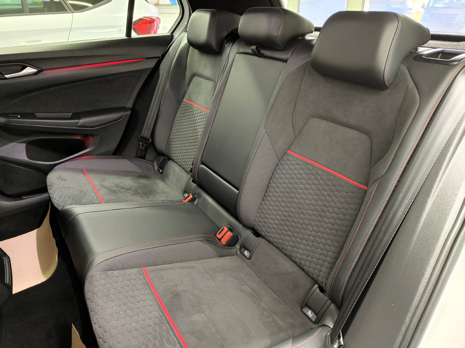 VW Golf VIII 2.0 TSI GTI Clubsport DSG-image-6