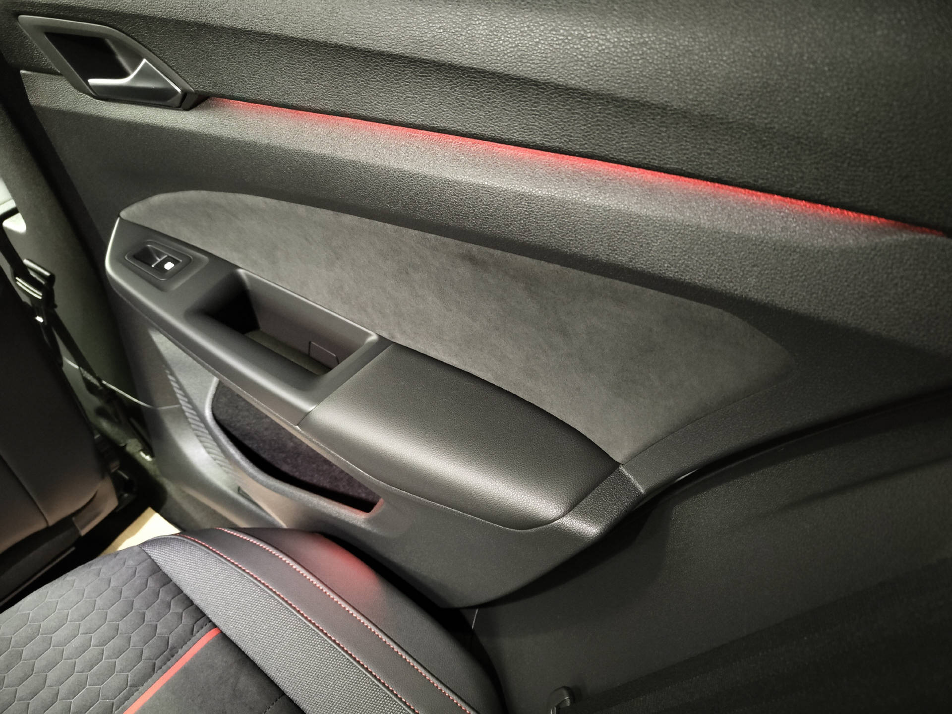 VW Golf VIII 2.0 TSI GTI Clubsport DSG-image-14