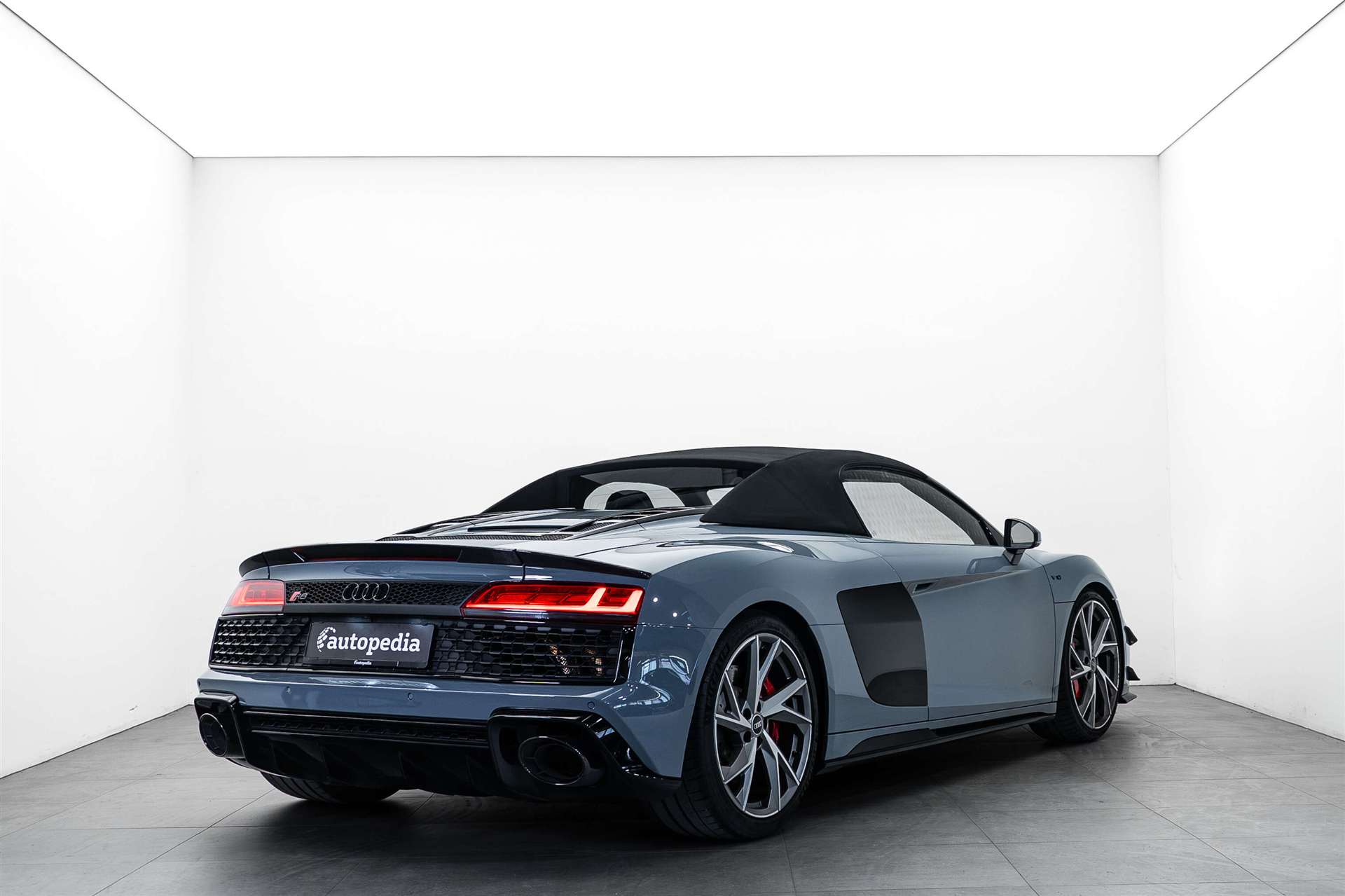 AUDI R8 Spyder 570PS S-Tronic Automat-image-6