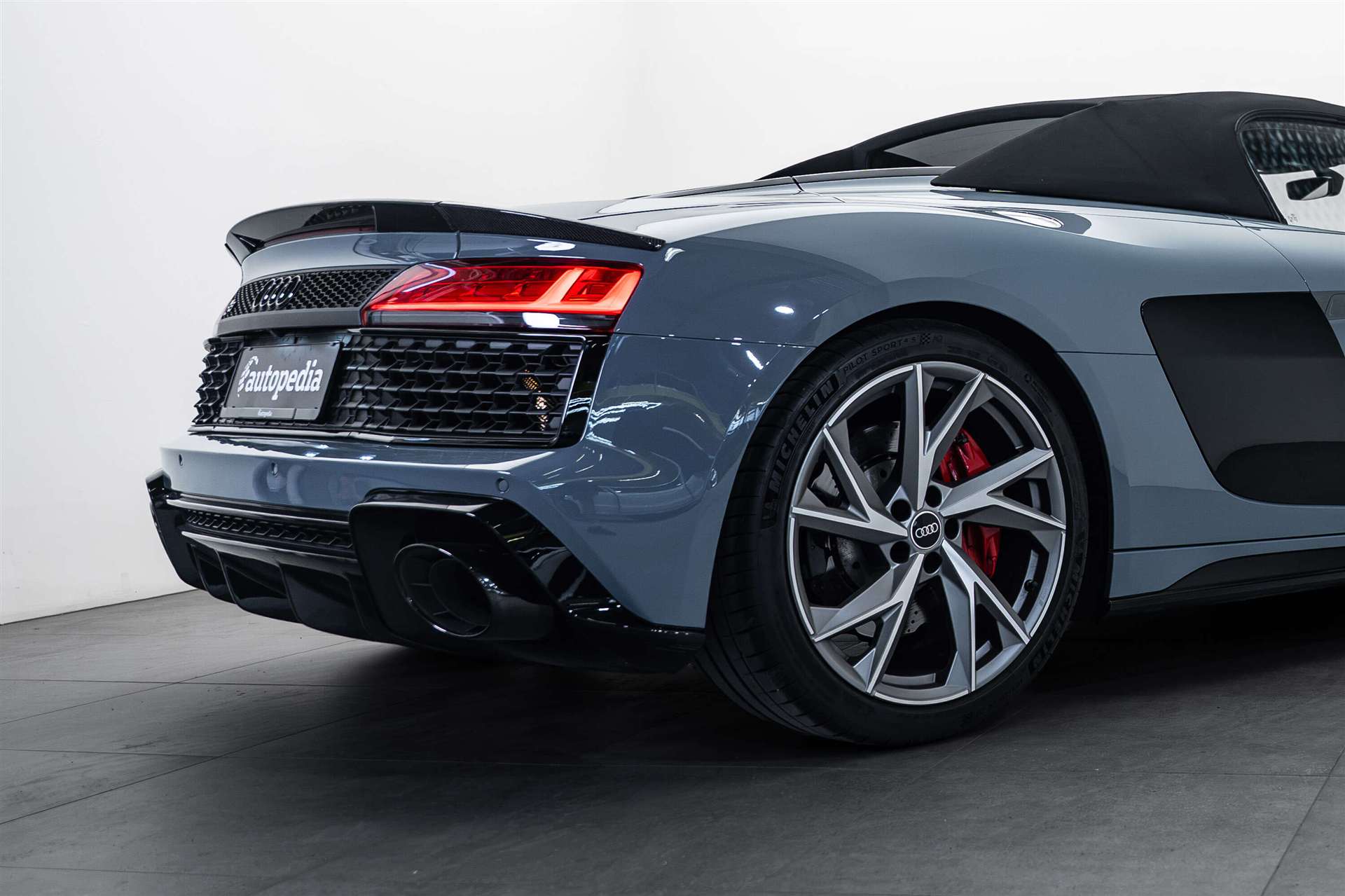 AUDI R8 Spyder 570PS S-Tronic Automat-image-7
